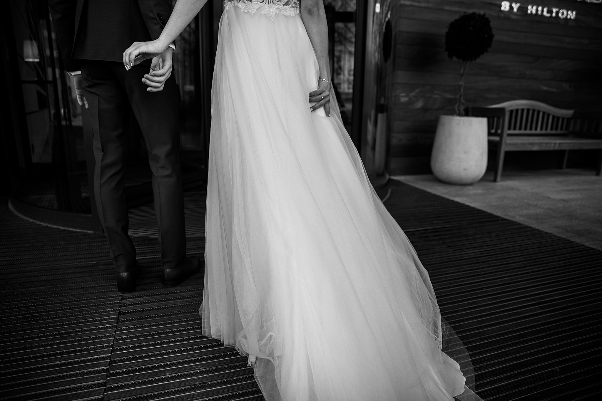 Эмоции в загсе, носы и пальцы. Фотограф Игорь Цаплин