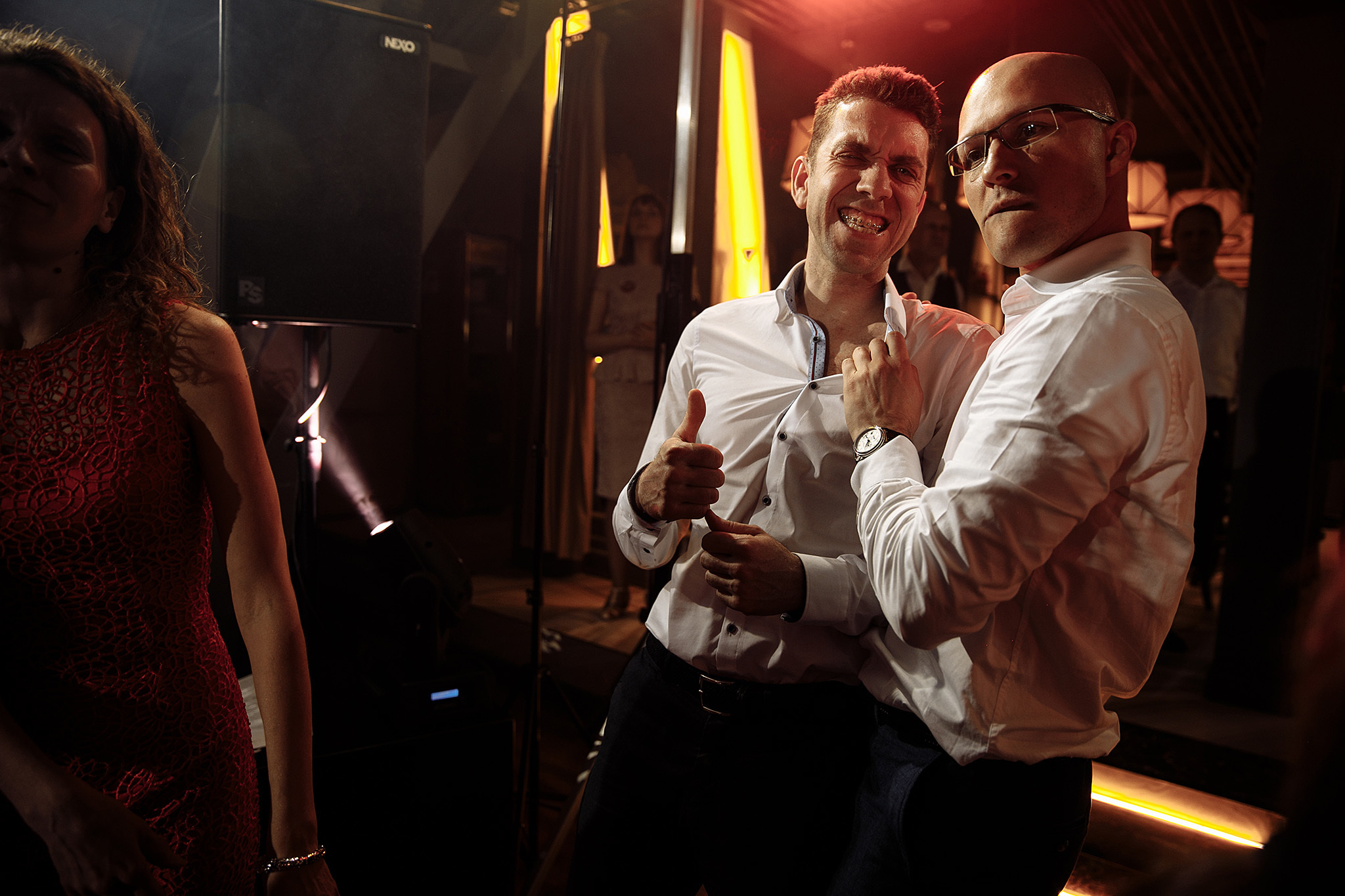 Эмоции в загсе, носы и пальцы. Фотограф Игорь Цаплин