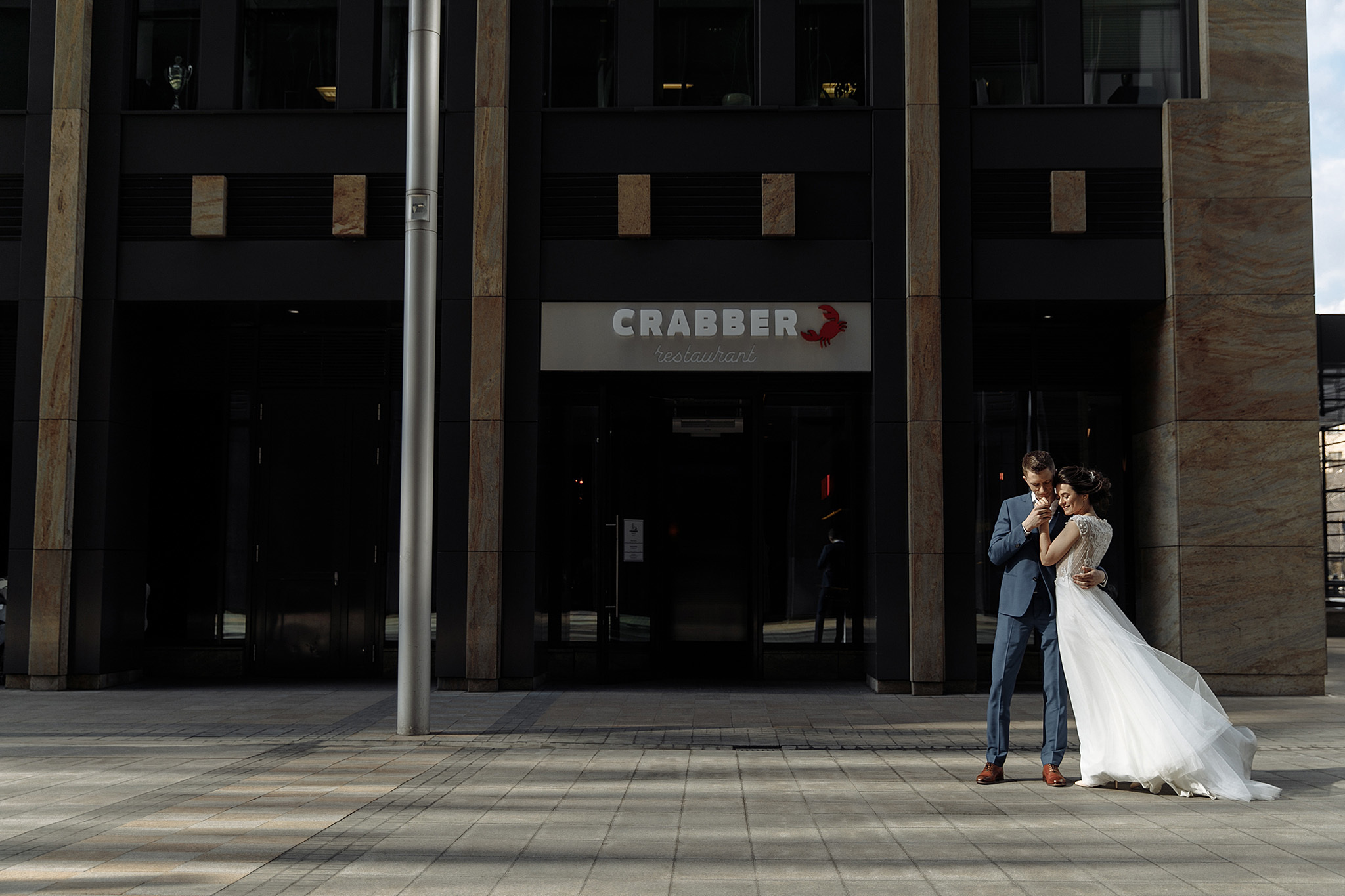 Эмоции в загсе, носы и пальцы. Фотограф Игорь Цаплин