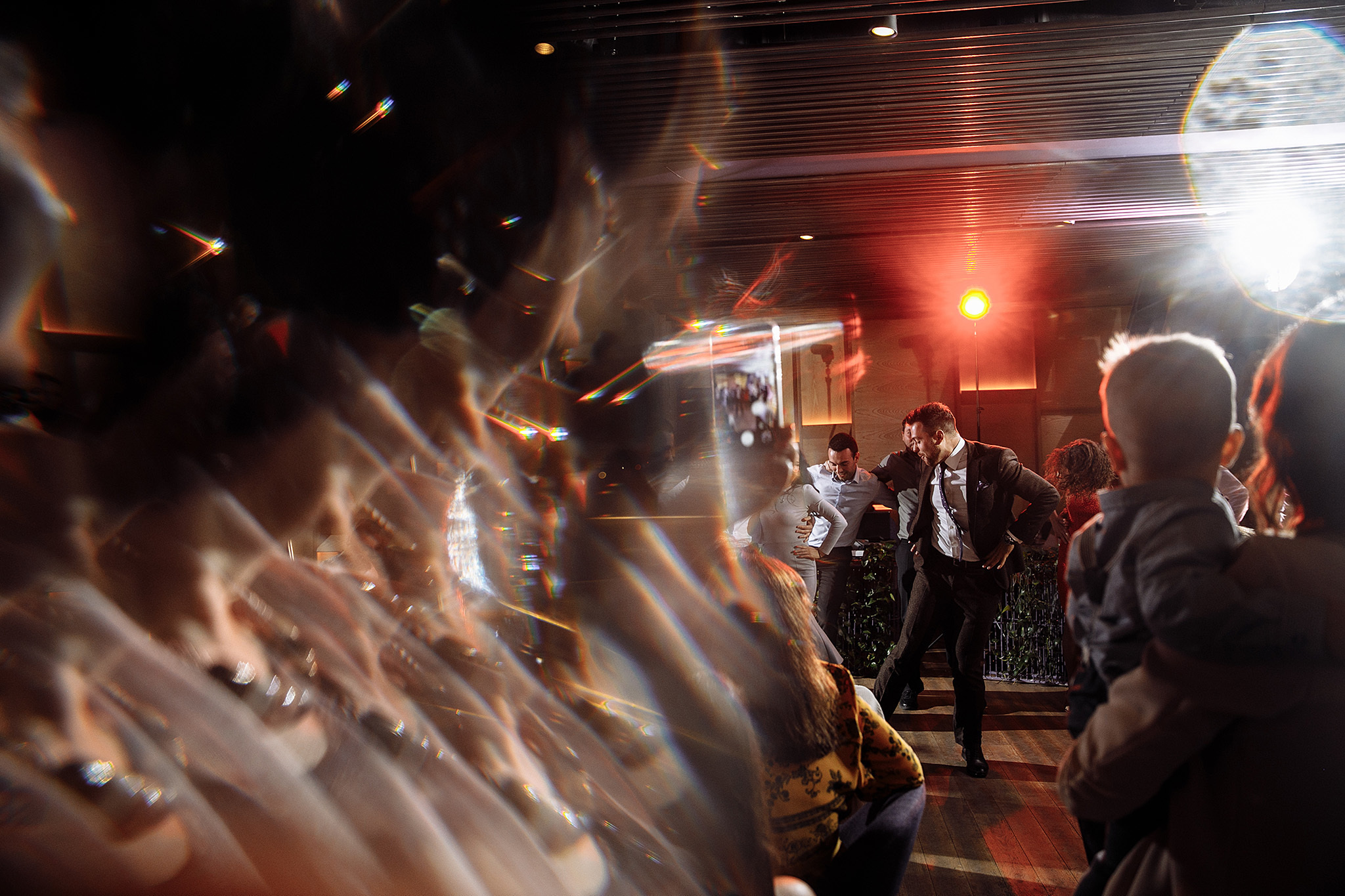 Эмоции в загсе, носы и пальцы. Фотограф Игорь Цаплин