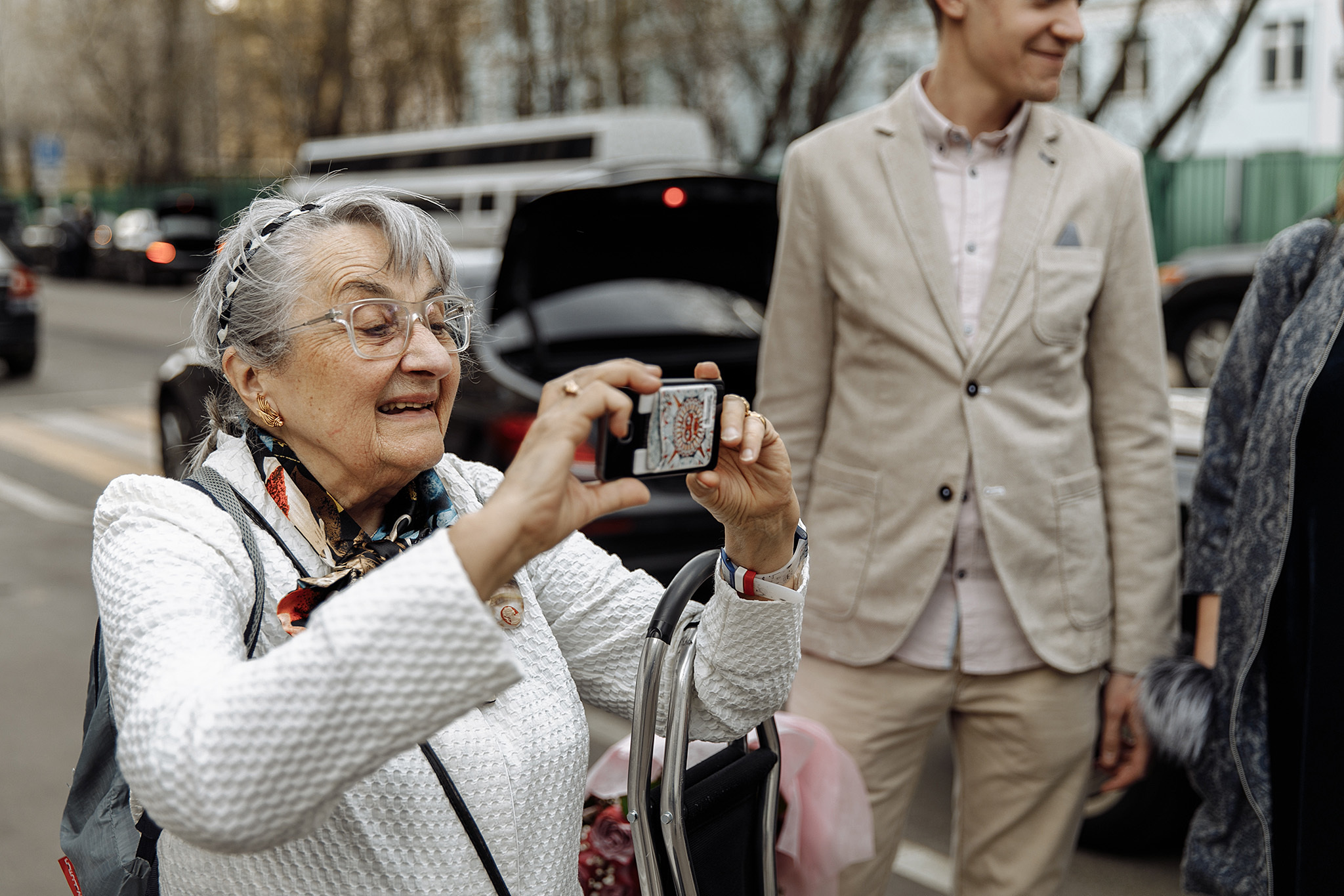 Эмоции в загсе, носы и пальцы. Фотограф Игорь Цаплин