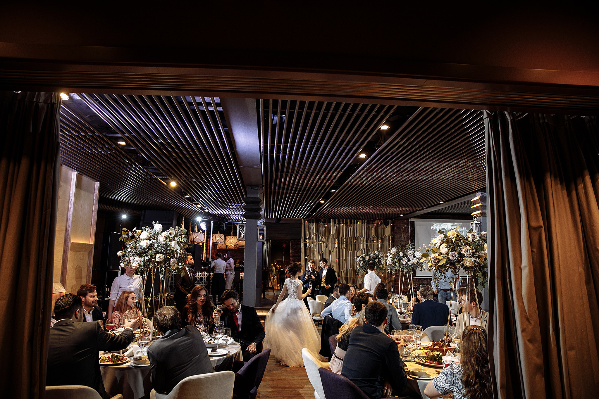 Эмоции в загсе, носы и пальцы. Фотограф Игорь Цаплин