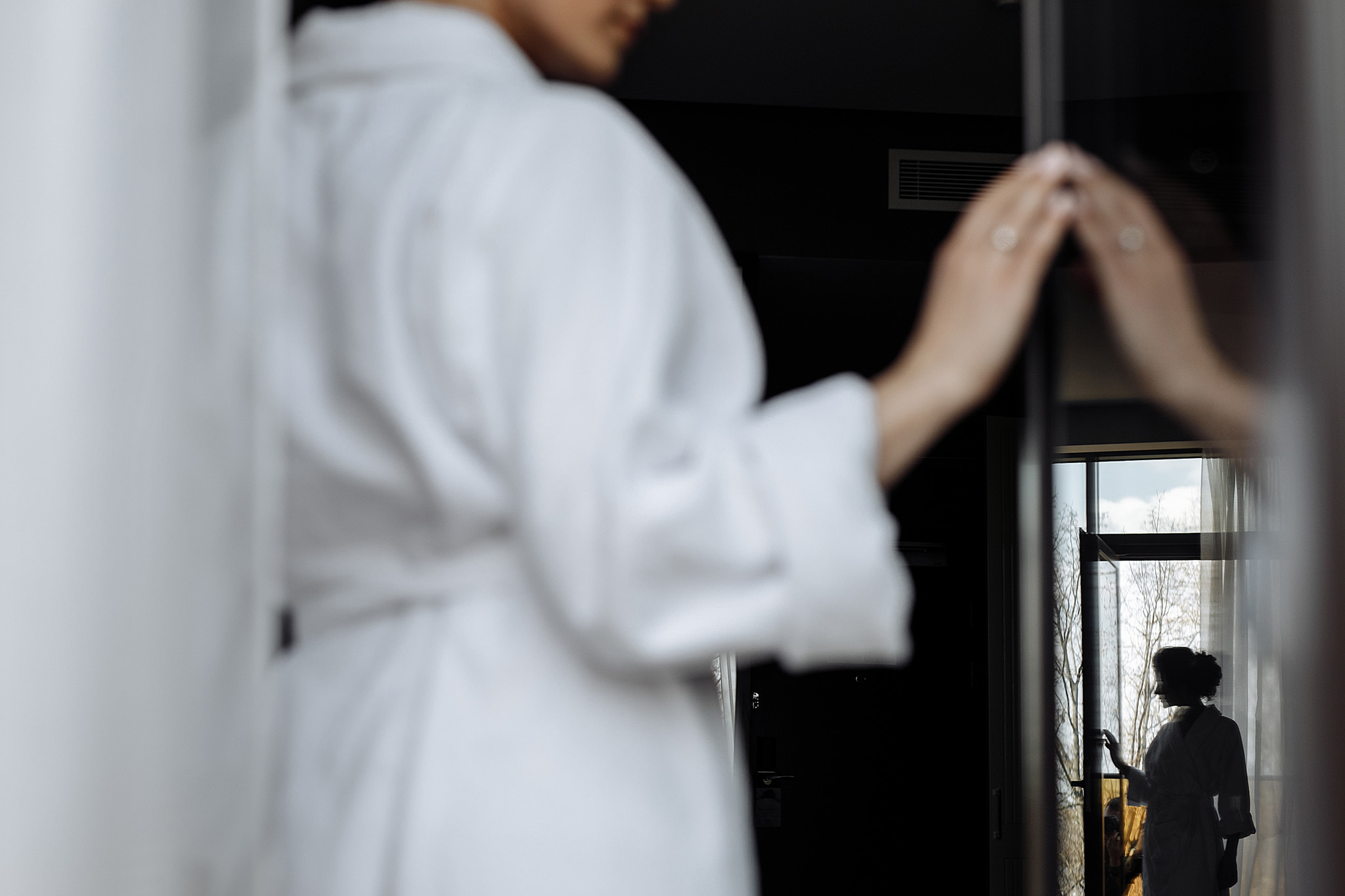 Эмоции в загсе, носы и пальцы. Фотограф Игорь Цаплин