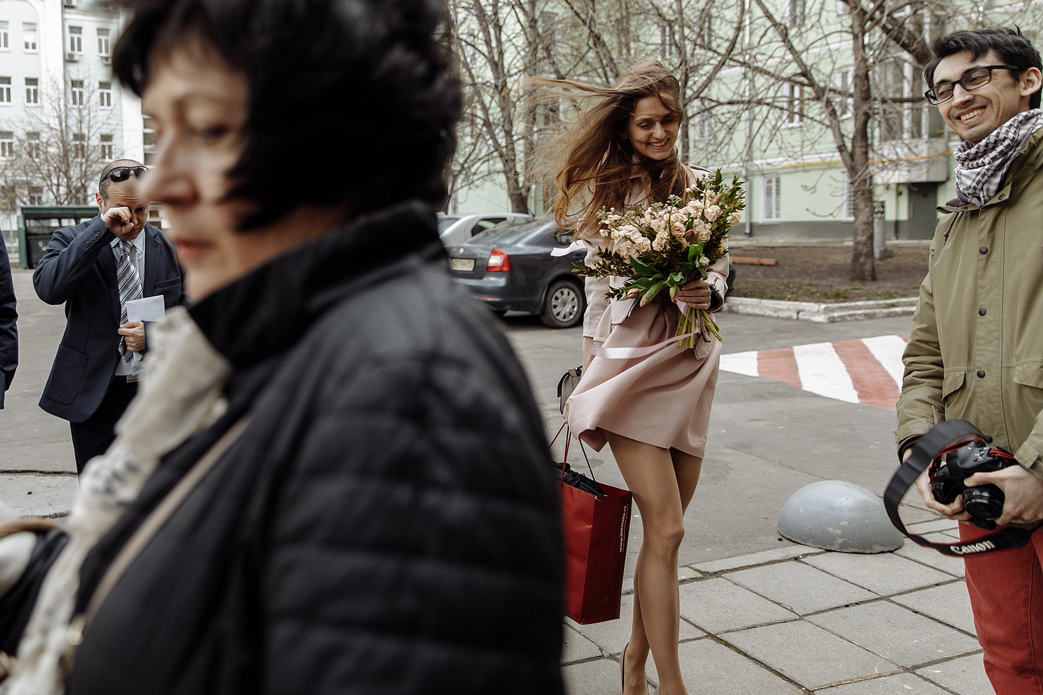Эмоции в загсе, носы и пальцы. Фотограф Игорь Цаплин