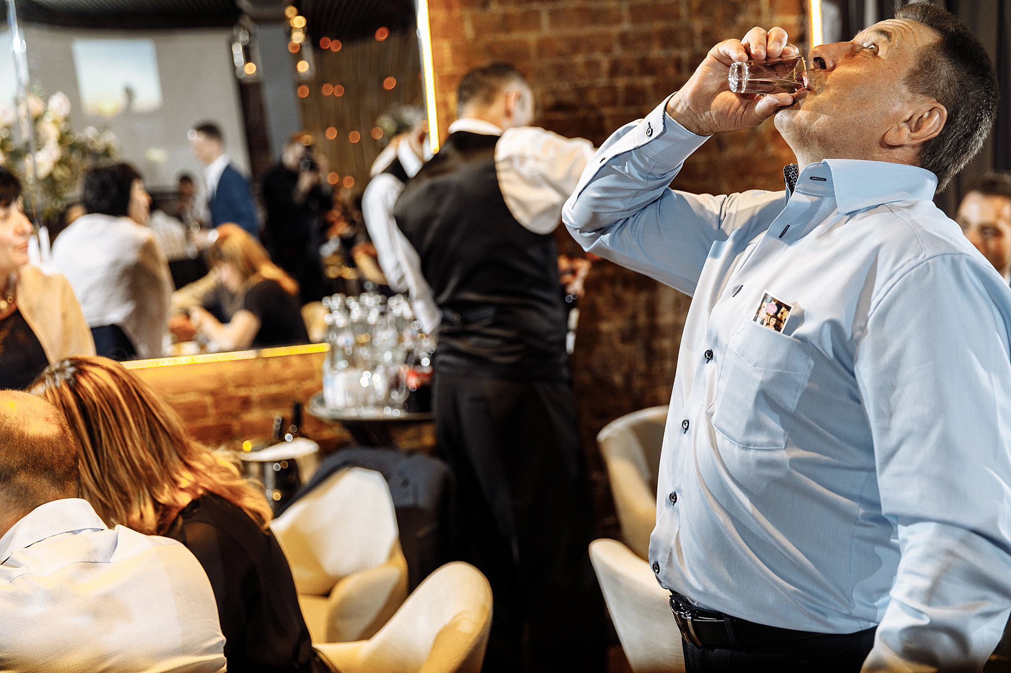 Эмоции в загсе, носы и пальцы. Фотограф Игорь Цаплин