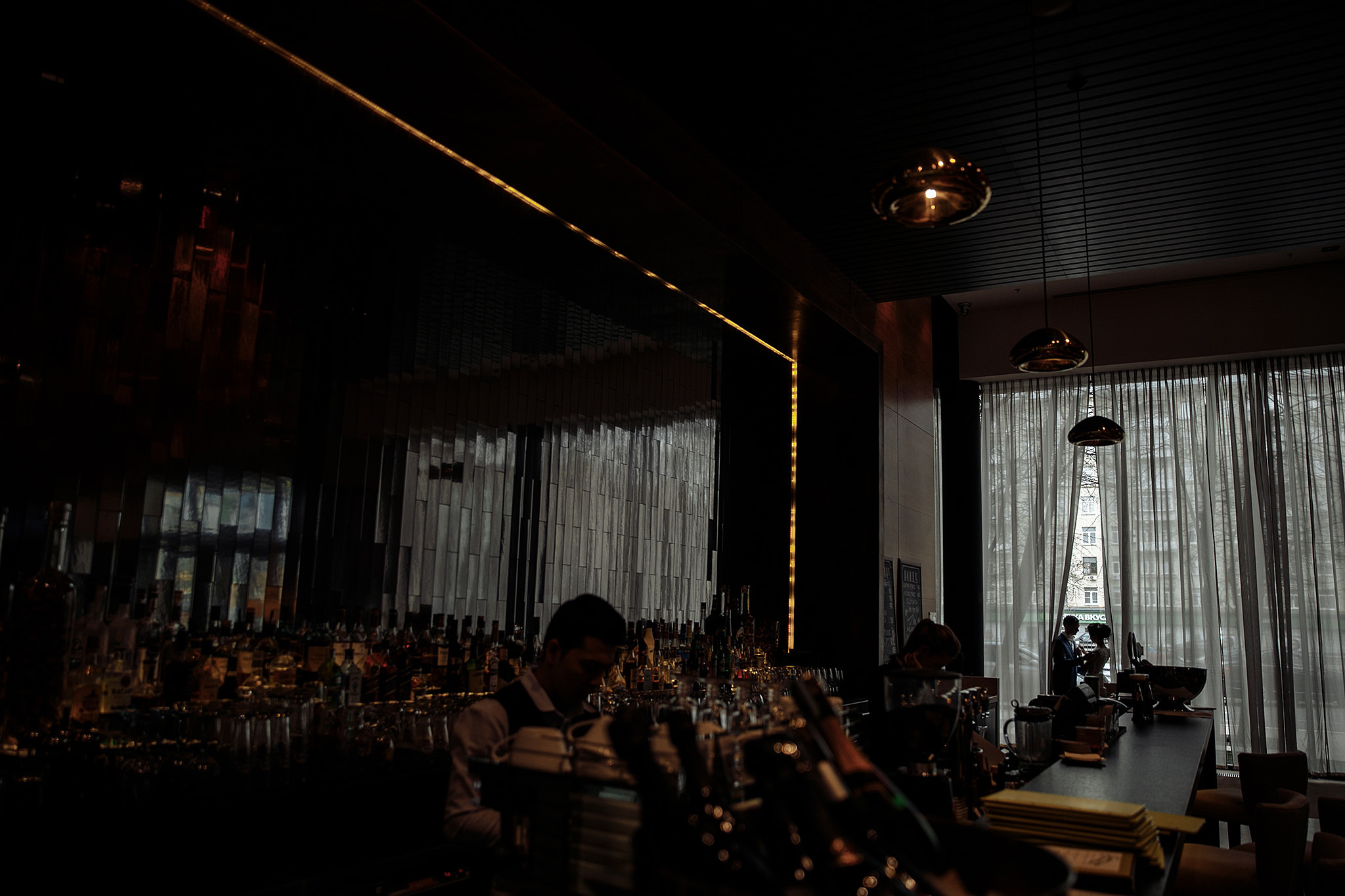 Эмоции в загсе, носы и пальцы. Фотограф Игорь Цаплин