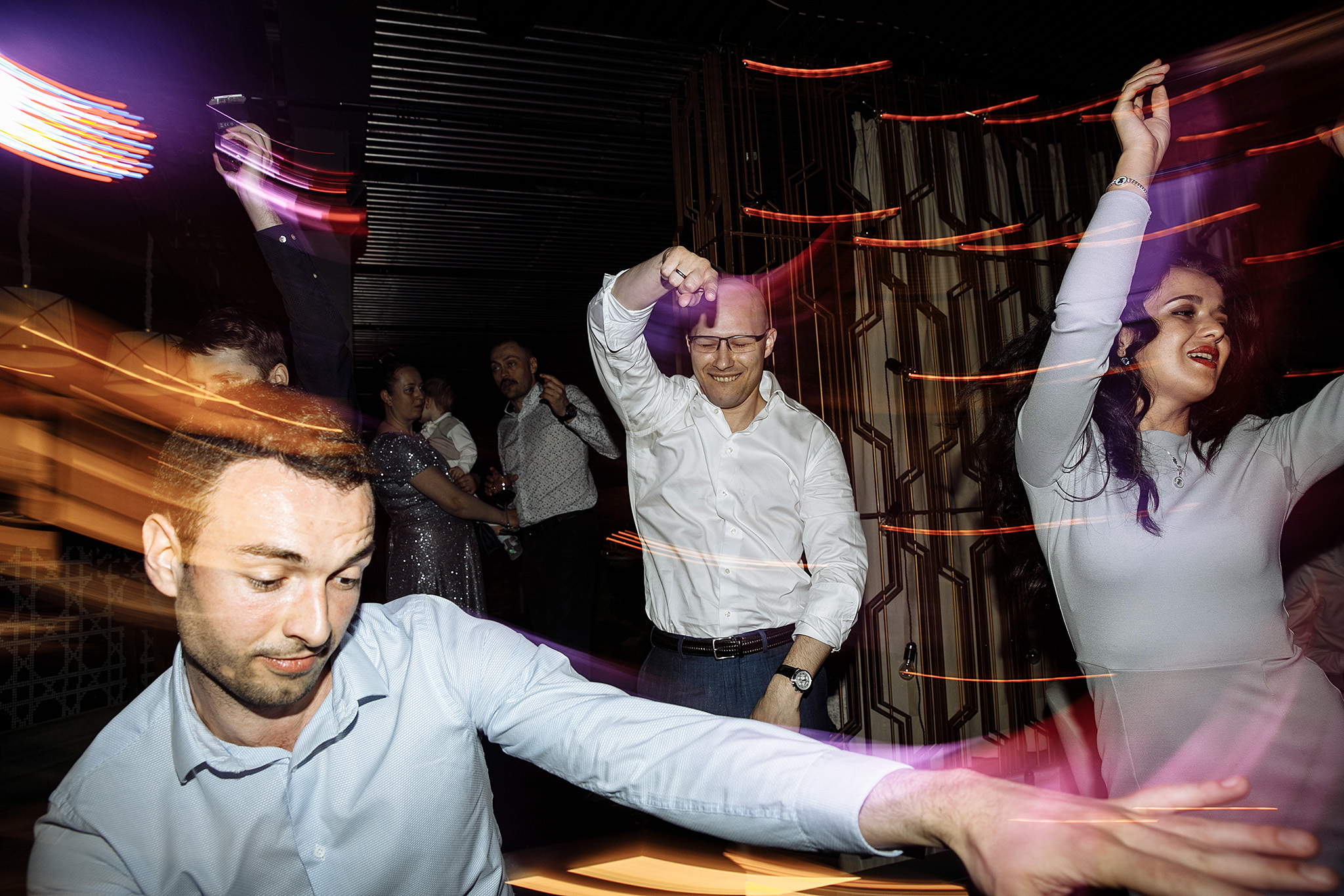 Эмоции в загсе, носы и пальцы. Фотограф Игорь Цаплин