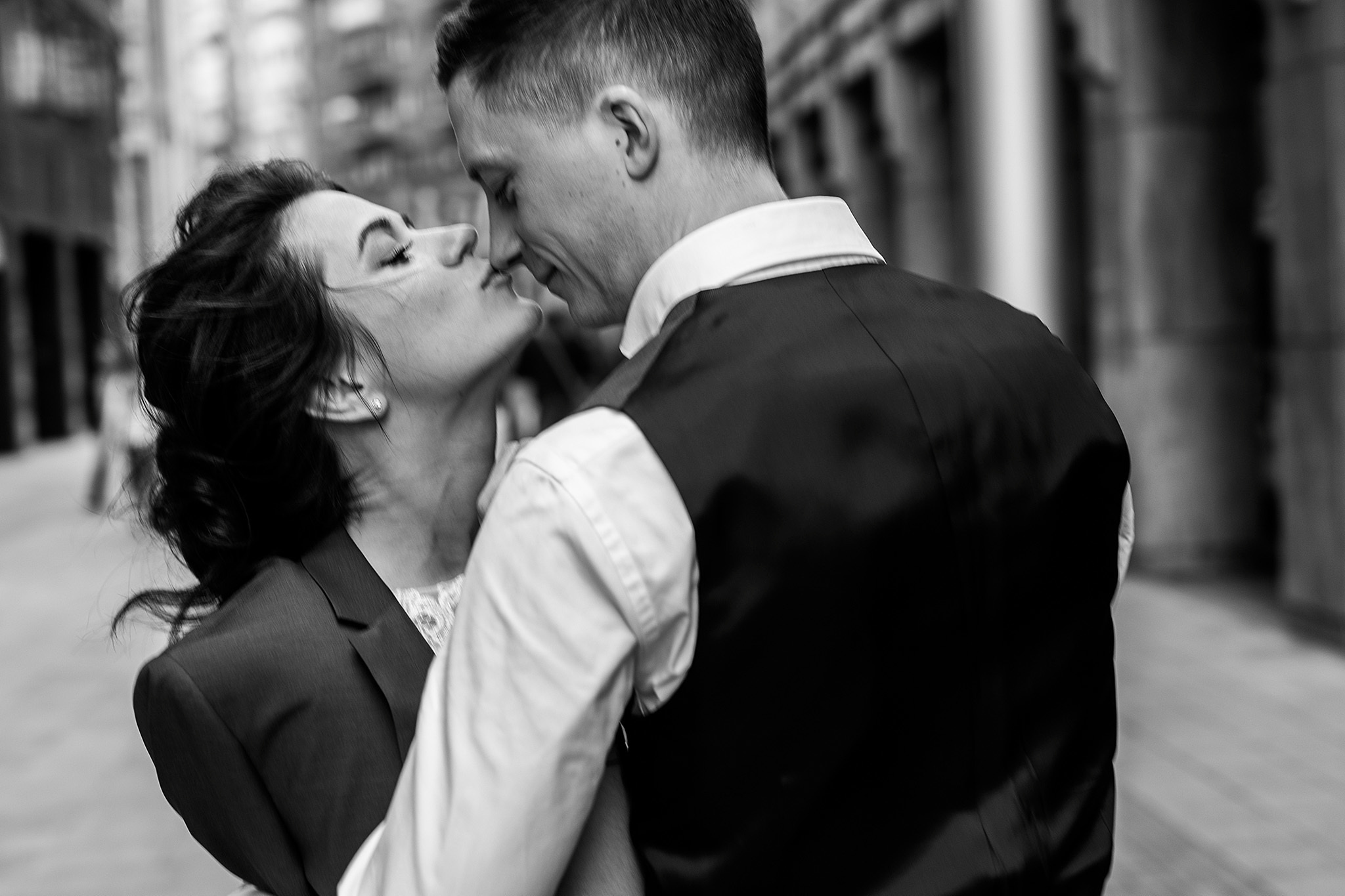 Эмоции в загсе, носы и пальцы. Фотограф Игорь Цаплин