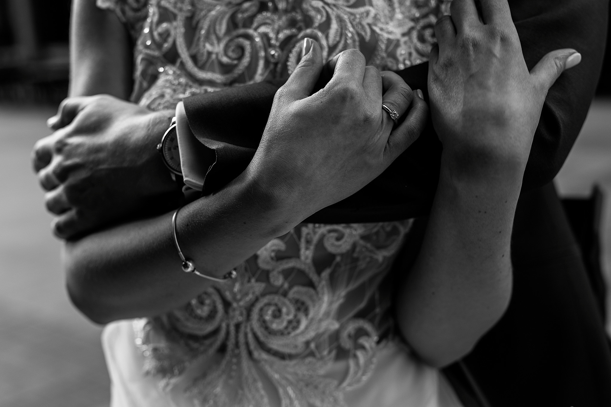 Эмоции в загсе, носы и пальцы. Фотограф Игорь Цаплин