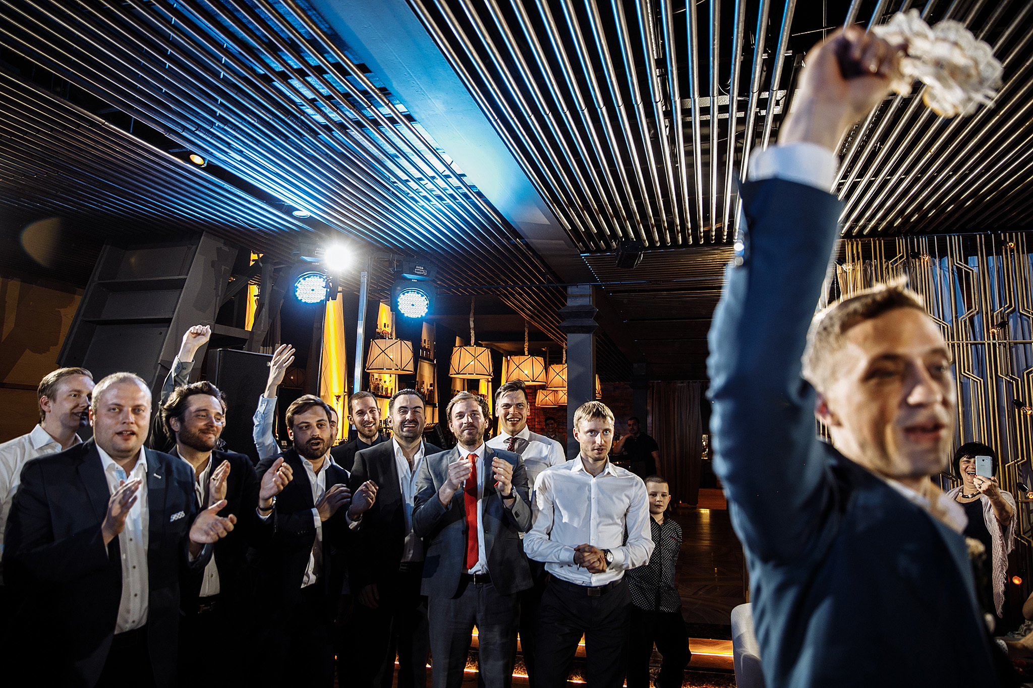 Эмоции в загсе, носы и пальцы. Фотограф Игорь Цаплин