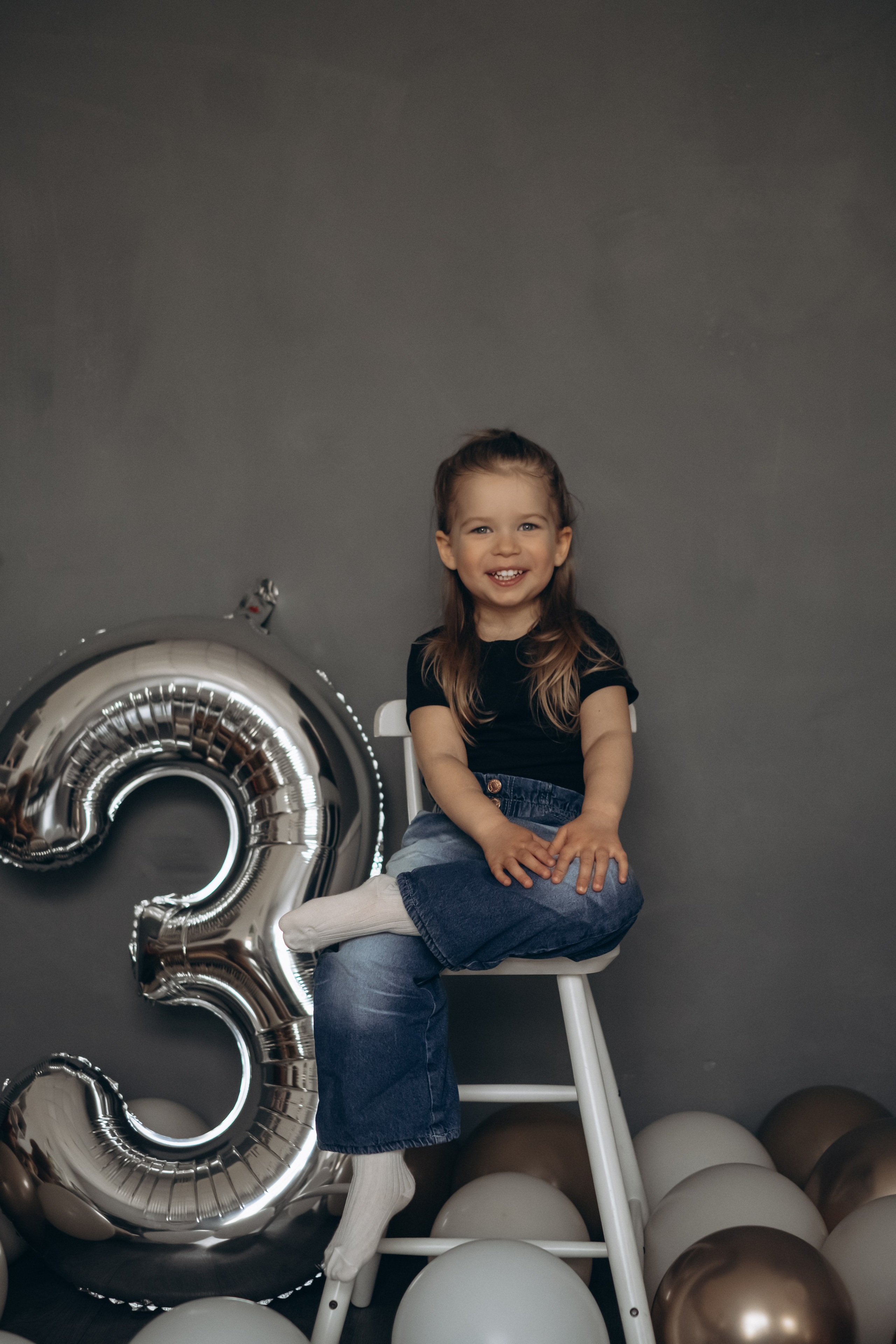 Фотосессия «День рождения» в минималистичной студии. Фотограф Новосибирск Анна Рождественская