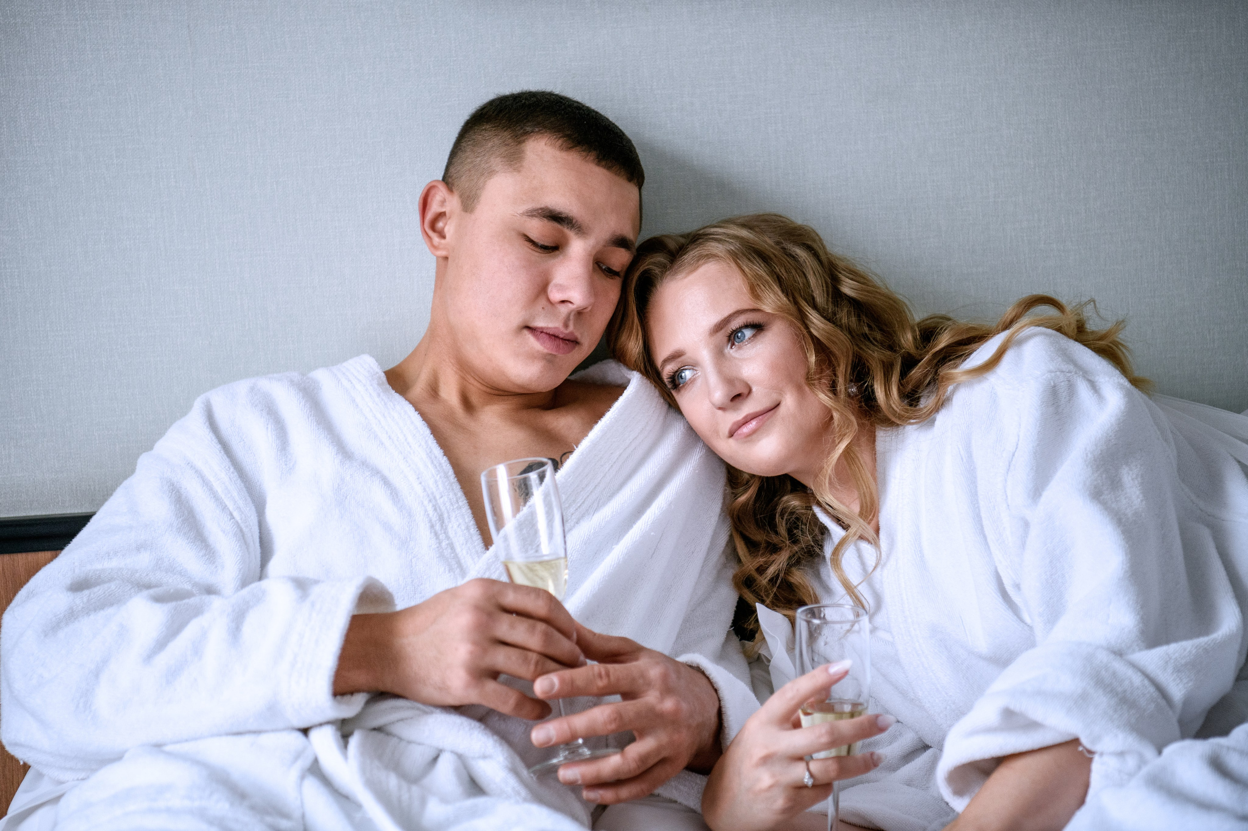 alt="Свадебная фотосессия в Барнауле. Свадебный фотограф Анна Глухова"