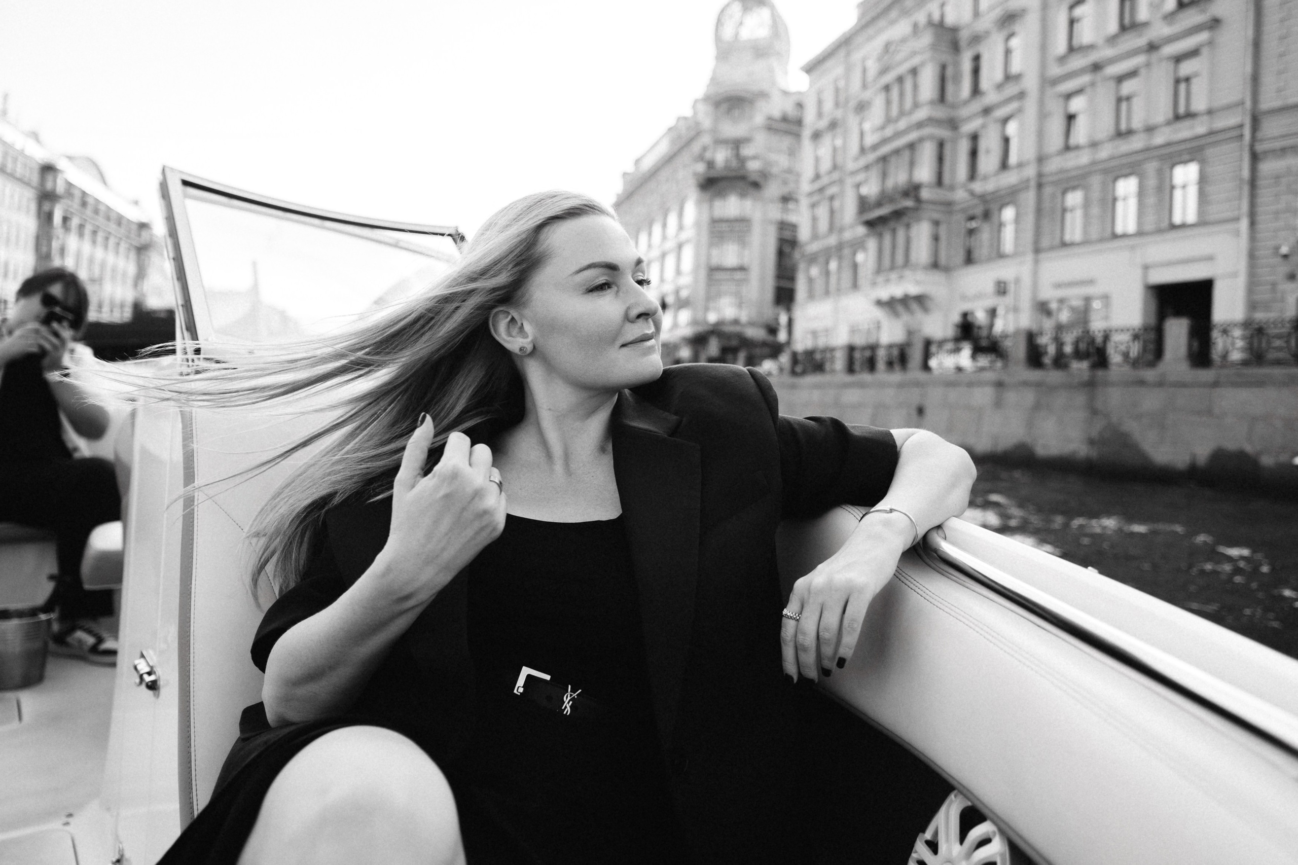 Даша и Витя на катере. Репортажный и портретный фотограф в Санкт-Петербурге Степлевич Дарья