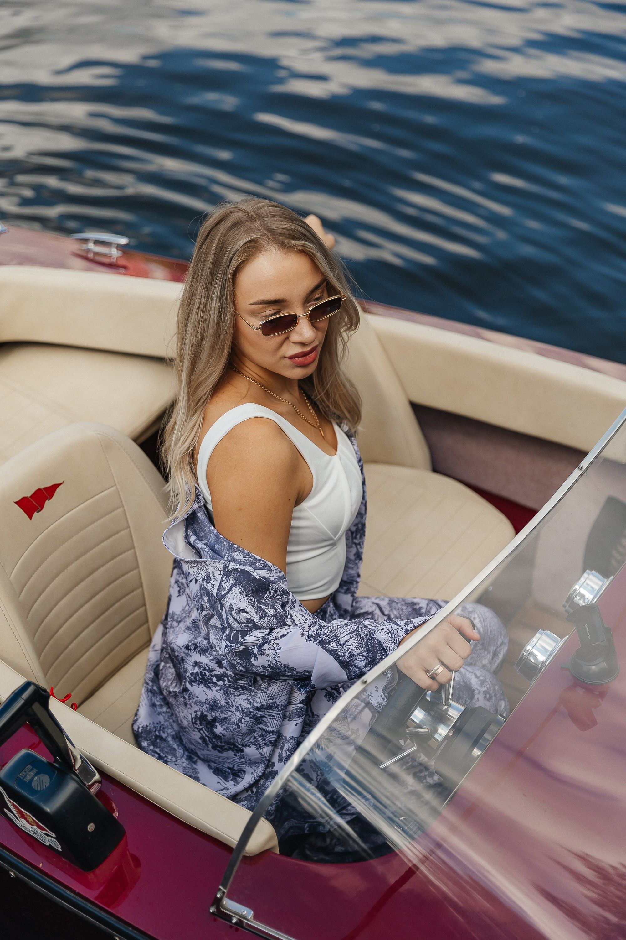 девичник на ретро катерах, ретрокатер, фотограф на девичник, прогулка на яхте, фотосессия на катере, ретро-катер, катер в москве