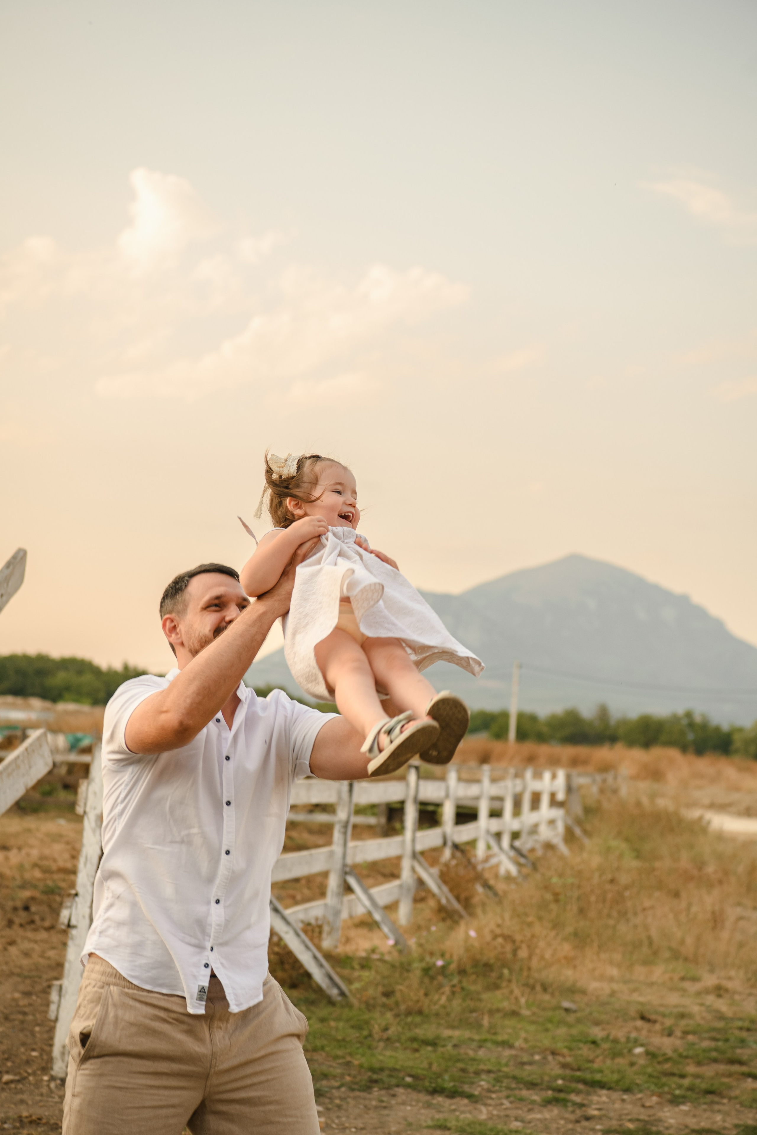 Папа и дочка.