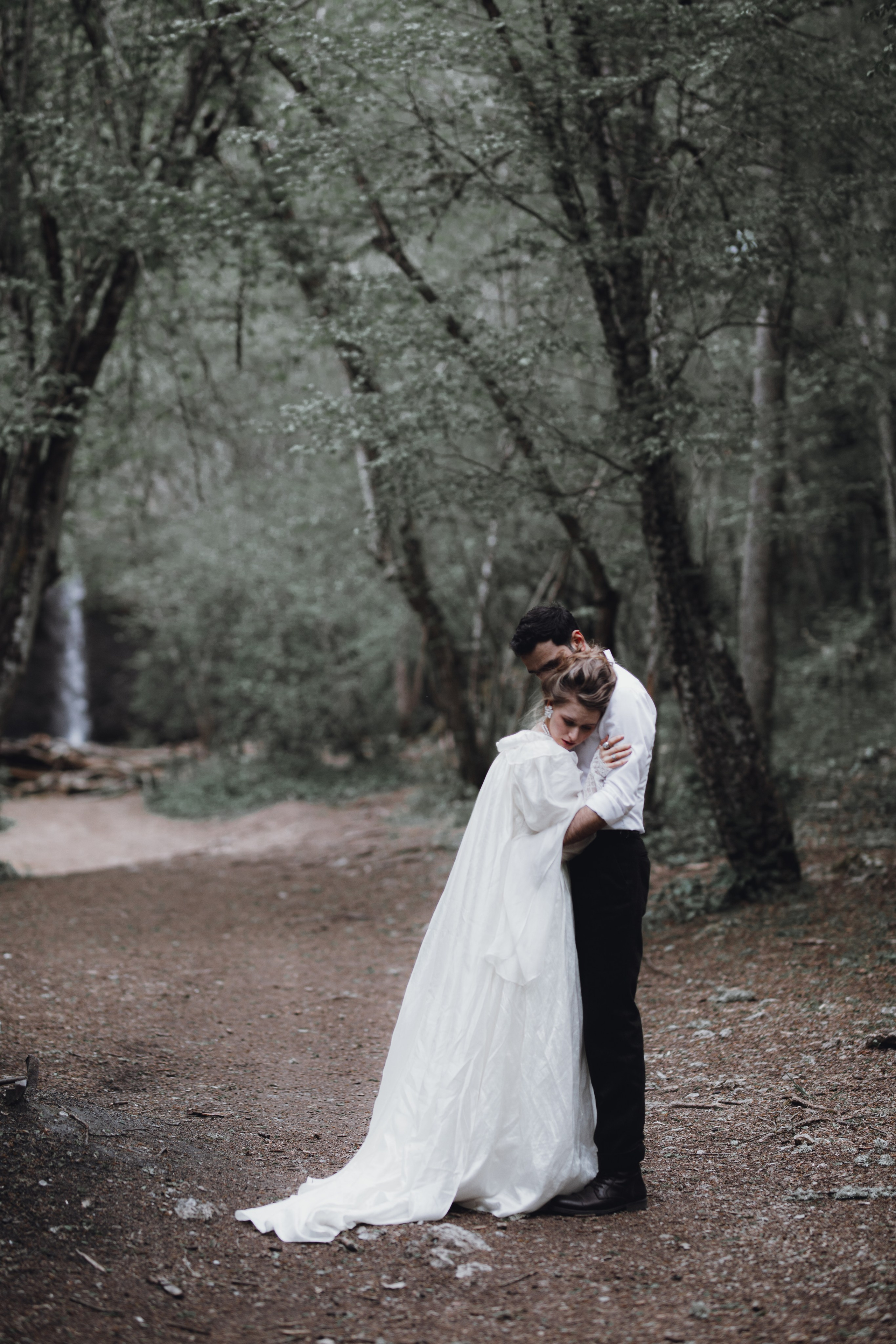 Свадебная фотосессия у водопада. Фотограф Анастасия Залевская