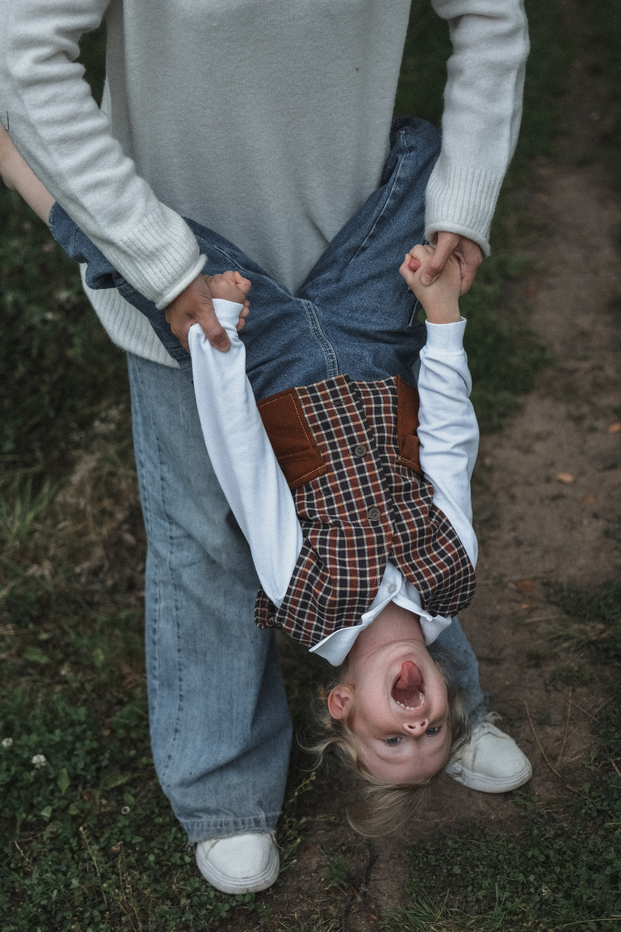 Мама и дочь в лесу. Alenasokolowa.ru