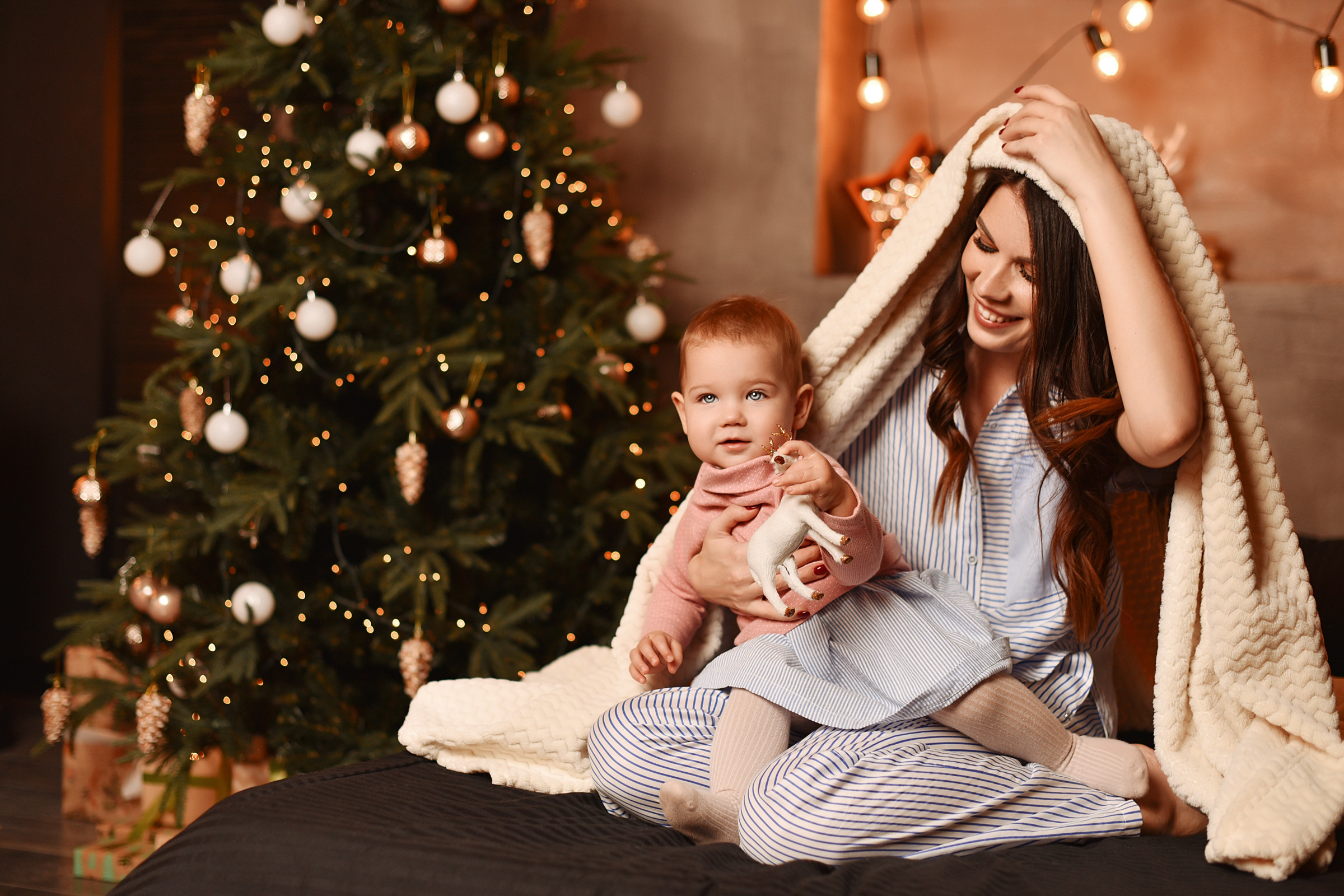 Катюша и Диана Новогодняя. Фотограф беременности и новорожденных малышей Анастасия Никитина