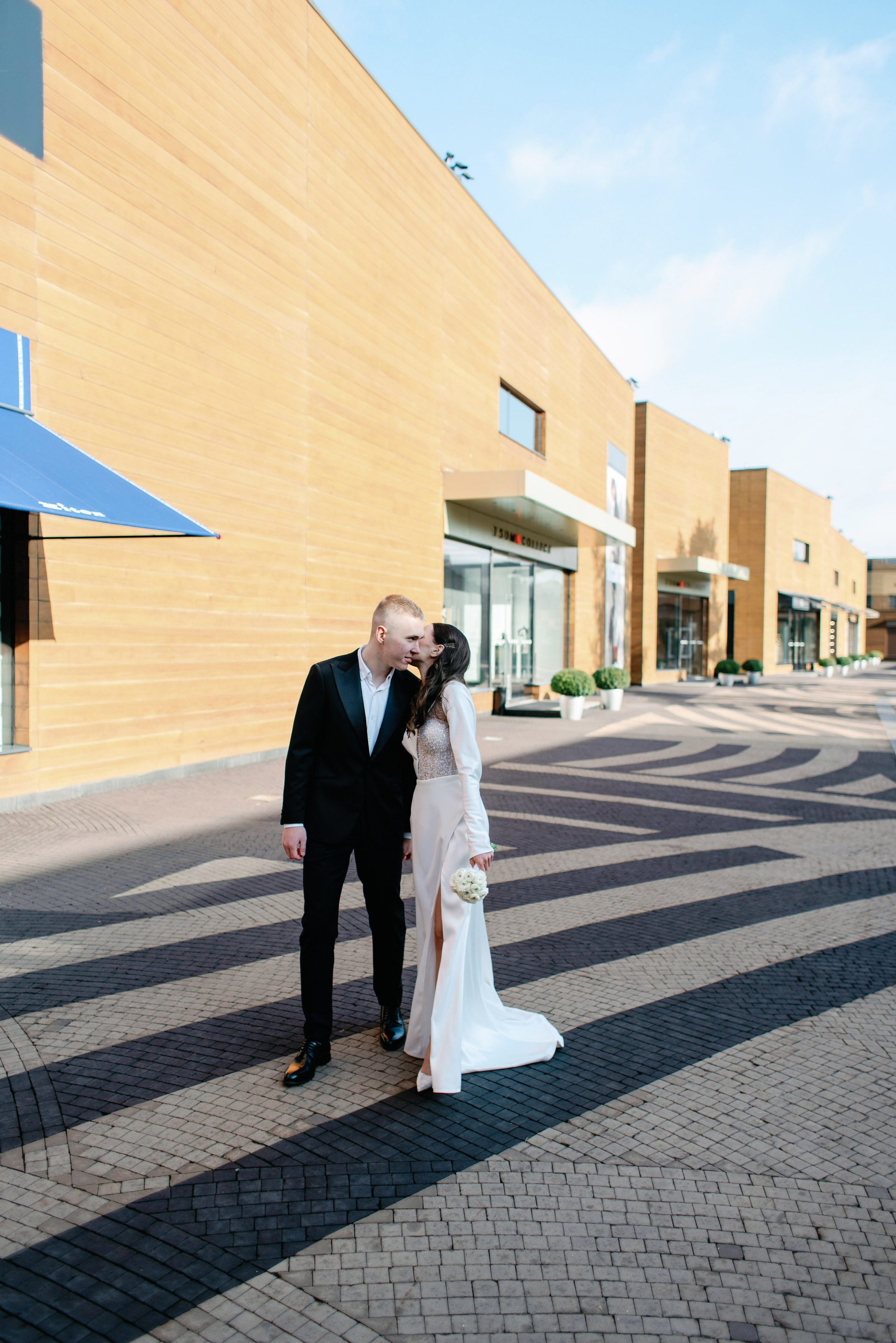 Свадьба для двоих в Москве, фотосессия на крыше, сборы, прогулка в Barvikha Luxury Village