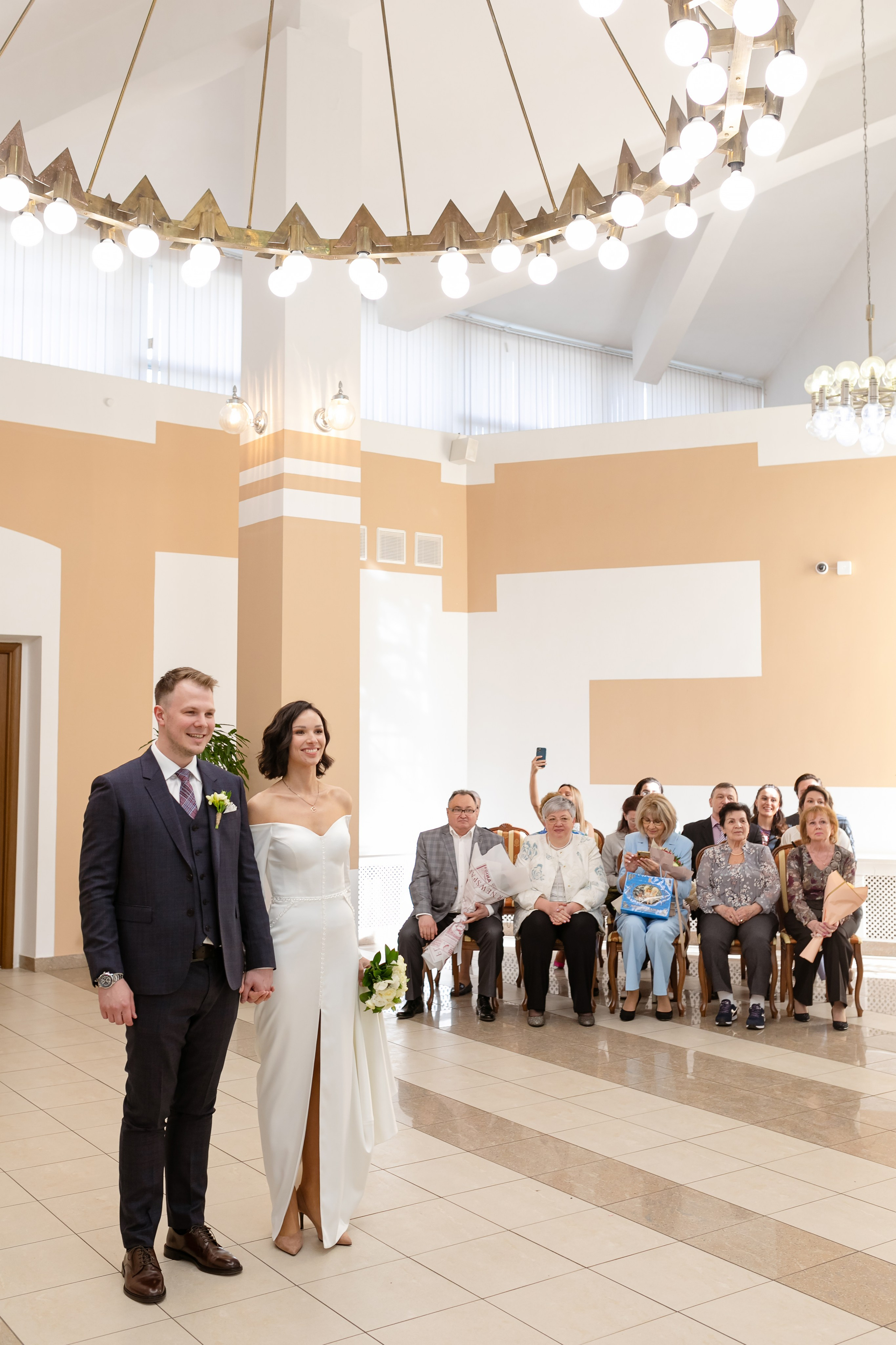 Жених и невеста в ЗАГСе на проспекте Вернадского