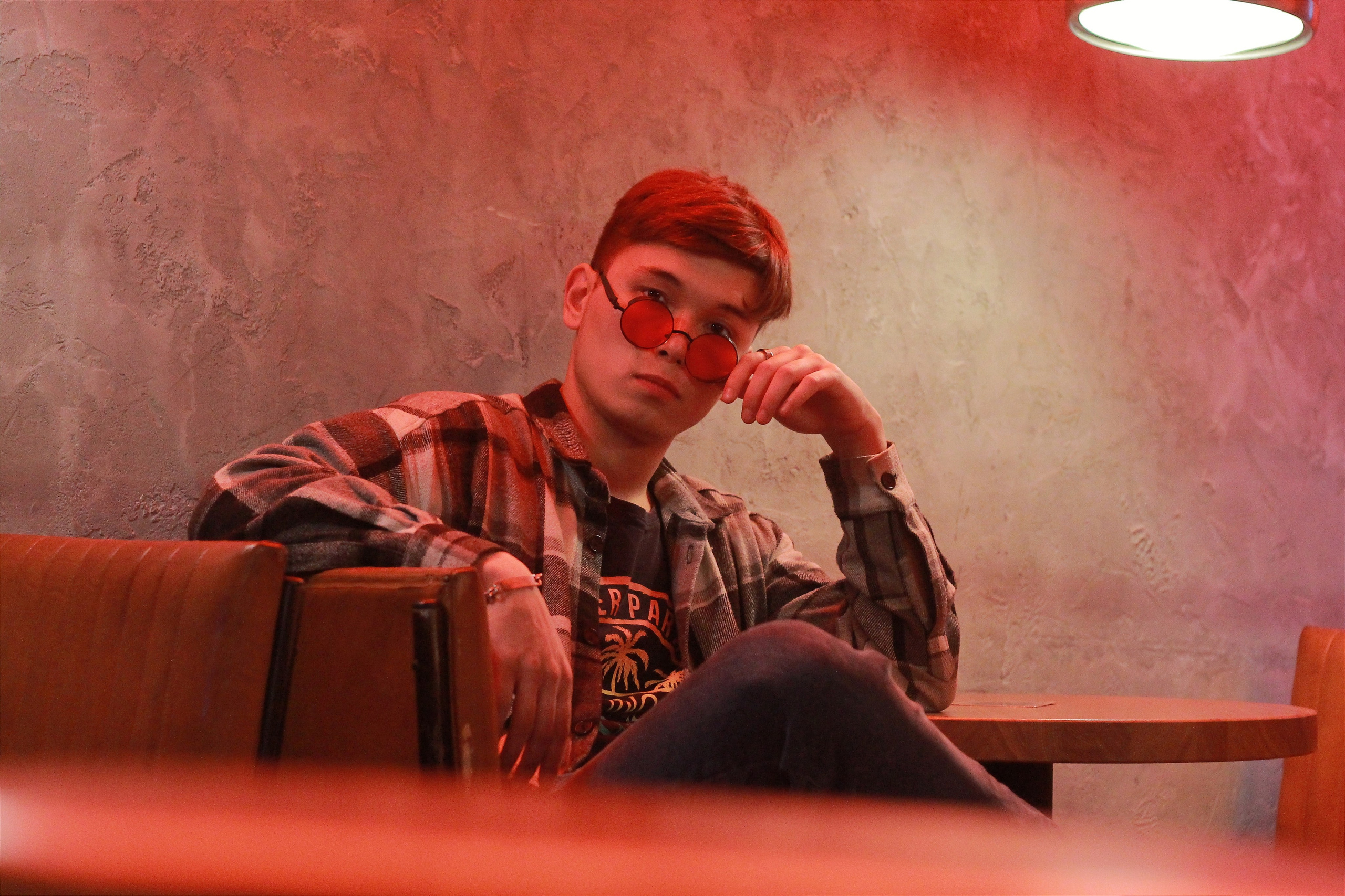 Мужской портрет. Контакты