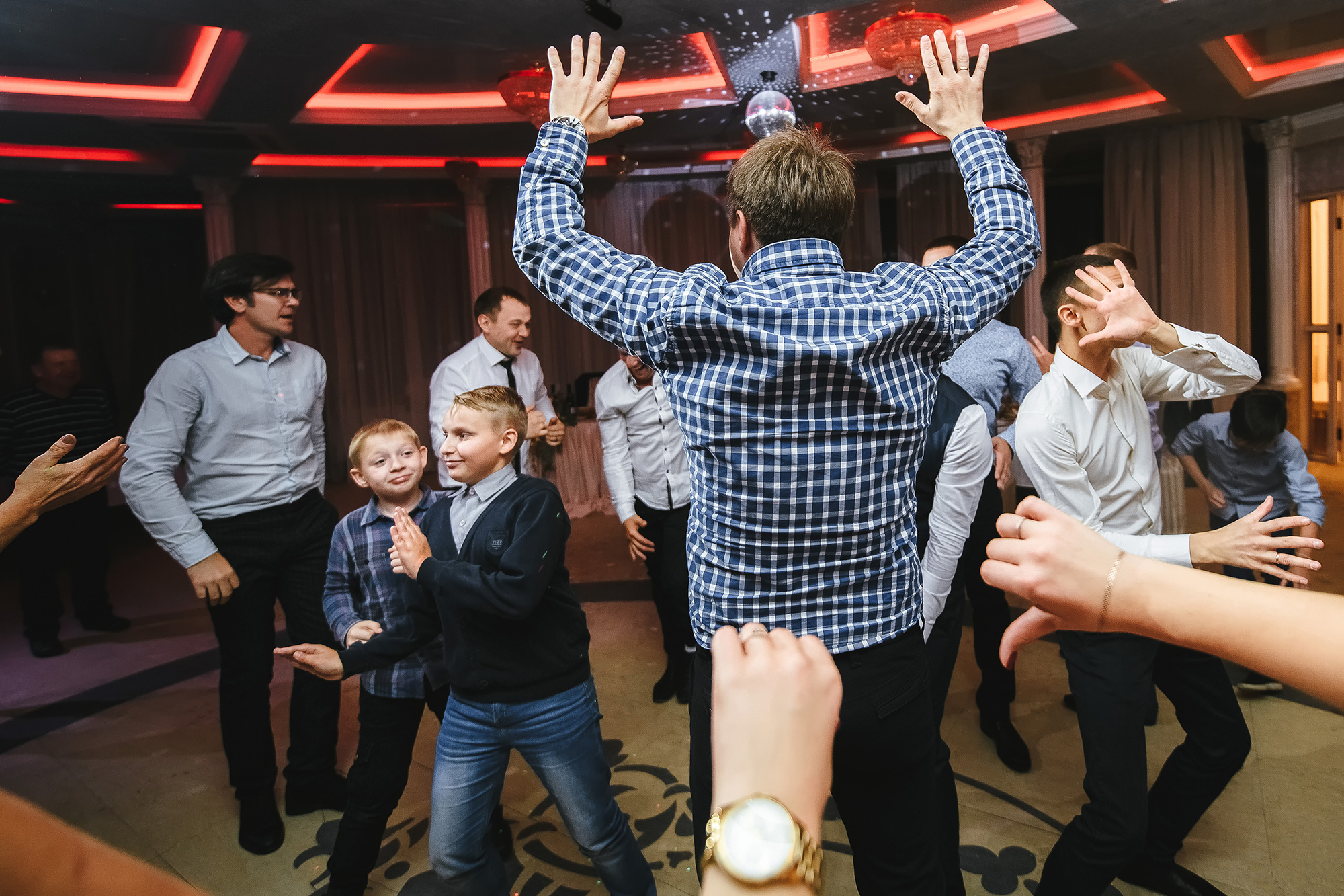 MAX & LINA. Professional wedding photographer Evgeniy Zakharychev