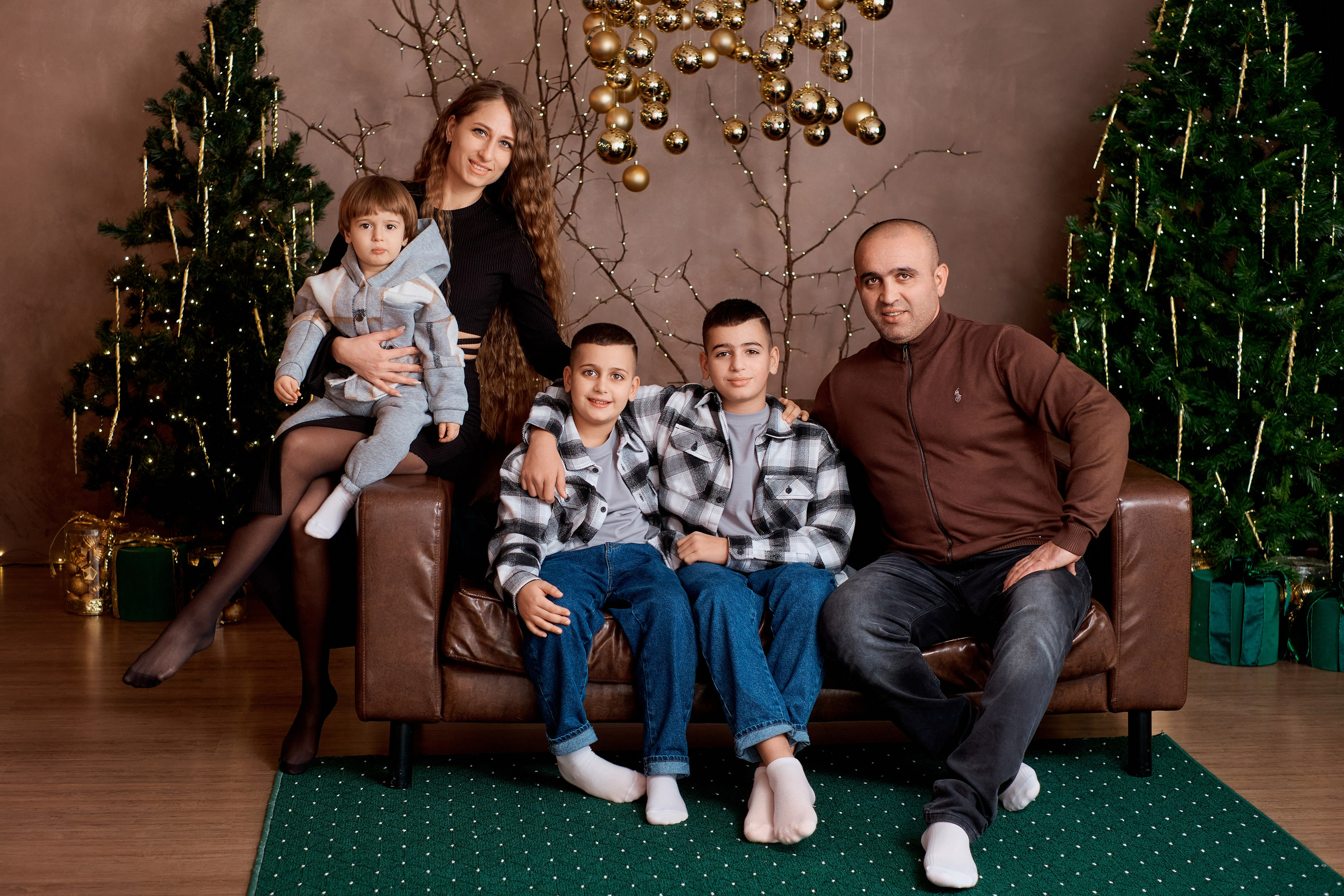 Новогодняя семейная фотосессия в студии Сова. Фотограф Таганрог Анна Трайжон