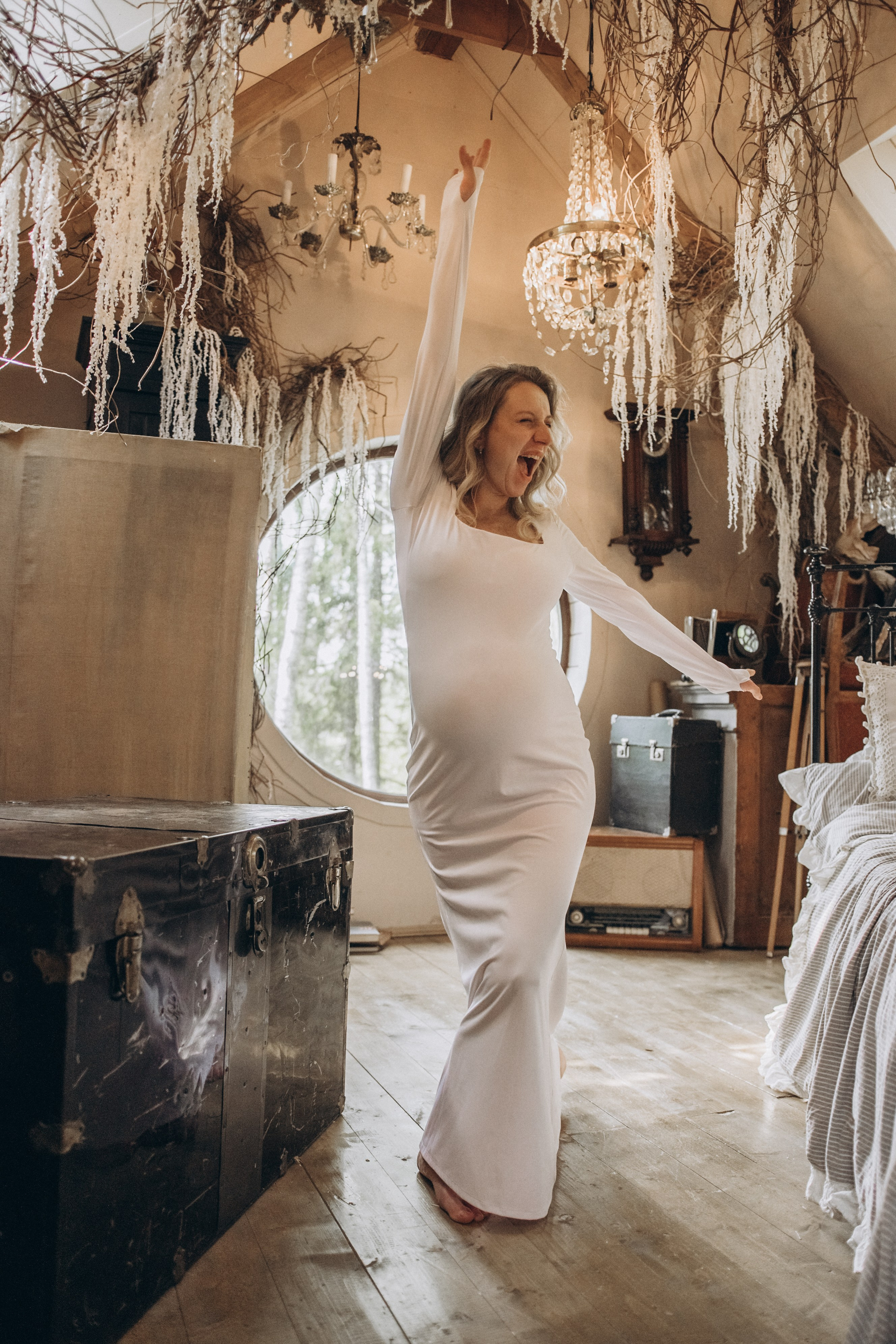 На заброшенном чердаке. Гаврилова Настя семейный фотограф lifestyle в Москве