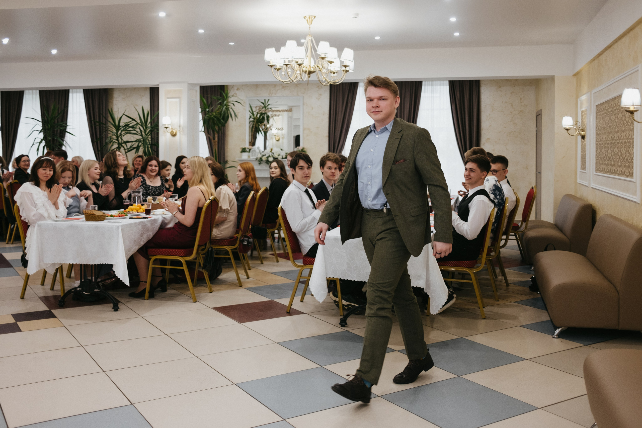Выпускной 11 класс школы № 30. Свадебный и репортажной фотограф Денис Ожигин в Краснодаре и Краснодарском крае