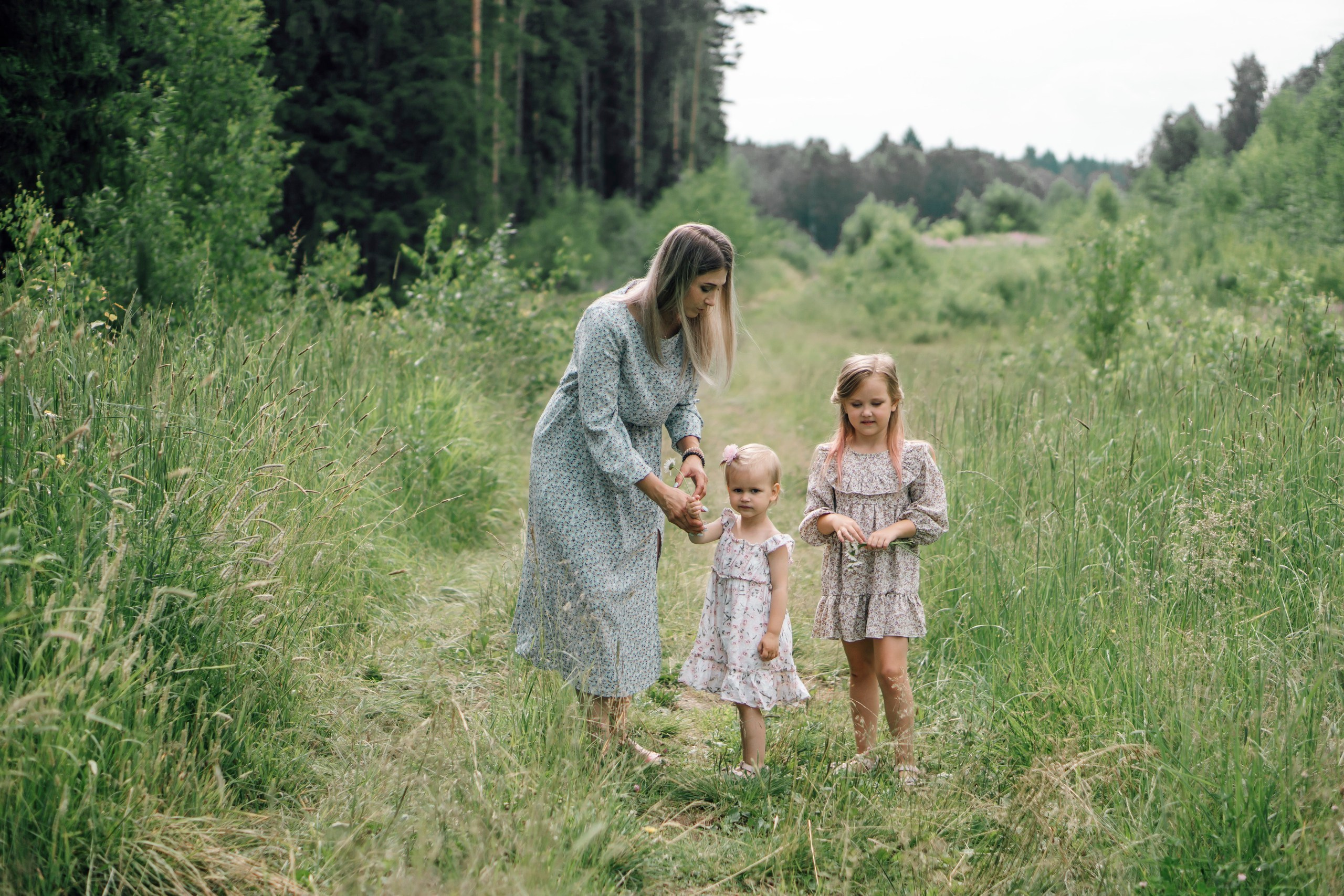 Семейная фотоссесия на природе. Свадебный фотограф в Дмитрове