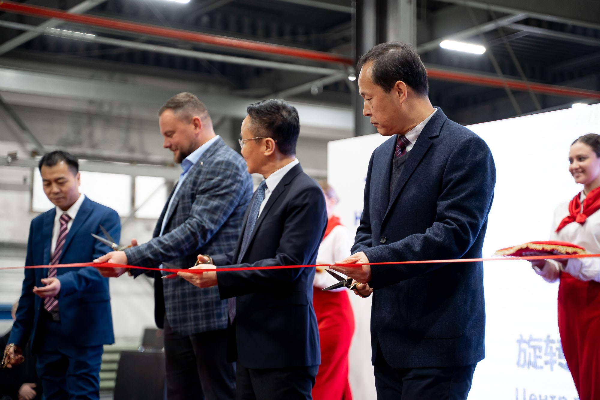 Открытие сервисного центра HILONG. Сергей Кошкин. Репортажная и ивент-фотография в Сургуте