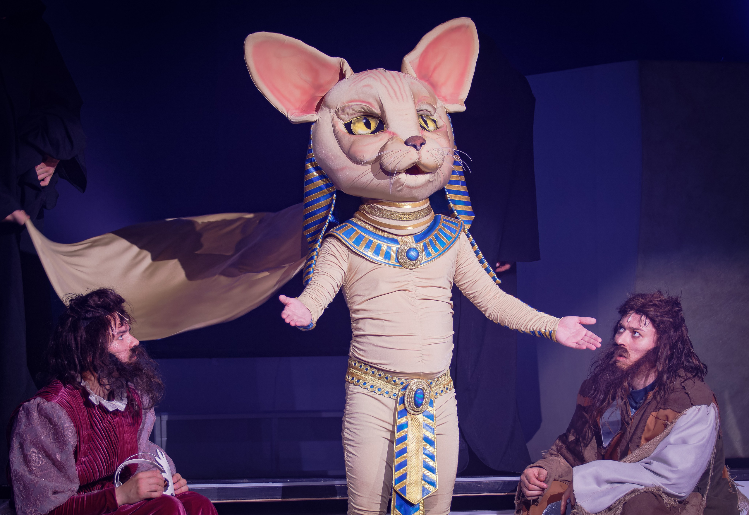 Любовь к трем апельсинам_Чехов Центр. Фотограф. г. Южно-Сахалинск. Олег Толстов