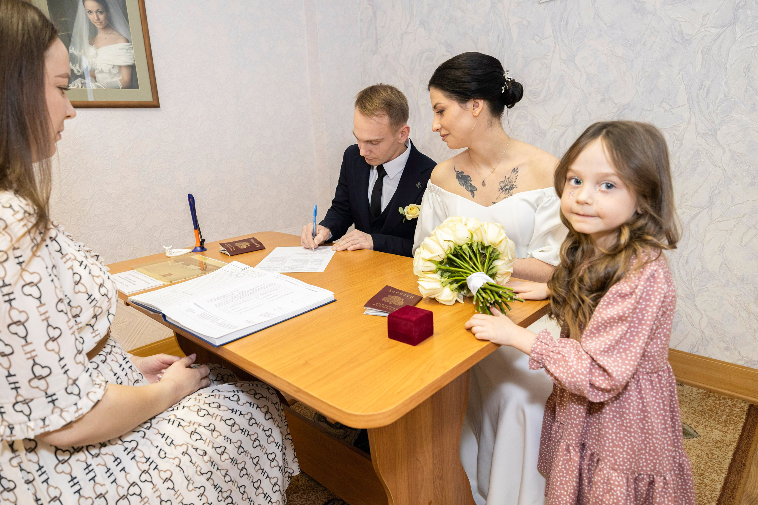 Свадьба, роспись в ЗАГСе, венчание, крещение, выписка из роддома — фотосъёмка. Визуальная упаковка брендов и проектов через фото и видеопроизводство