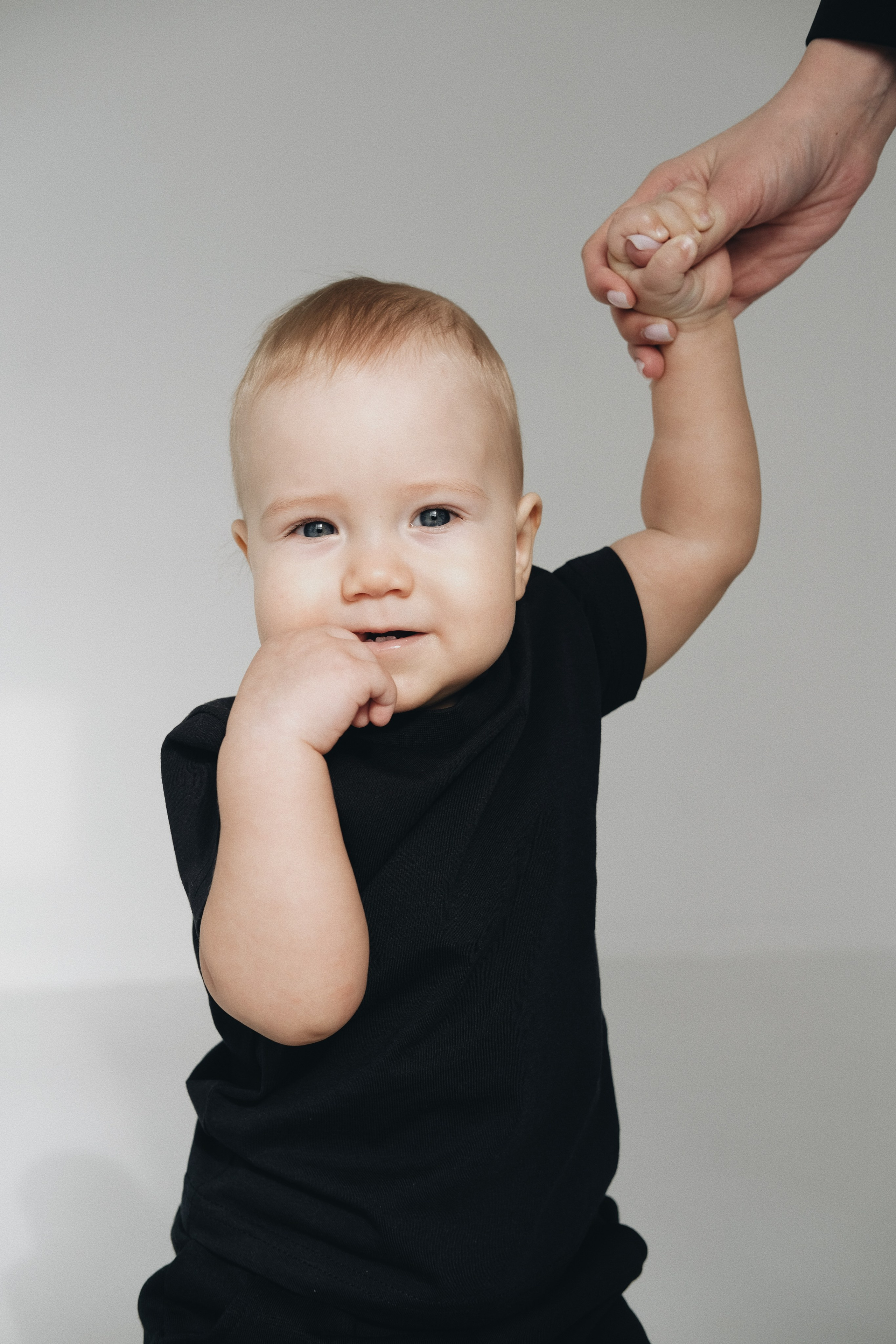 В ЧЕРНОМ. КРИСТИНА ГУСЬКОВА