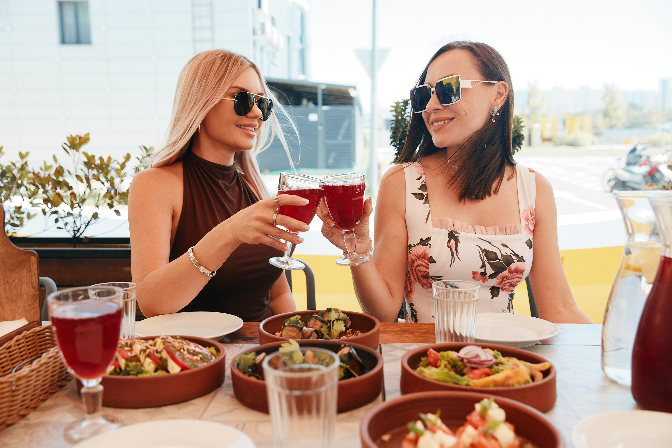 Терраса и завтраки в Старик Хинкалыч ТЦ Сыр 09.07. Свадебный репортажный фотограф краснодар максим дремов дрёмов фотосессия студия цена