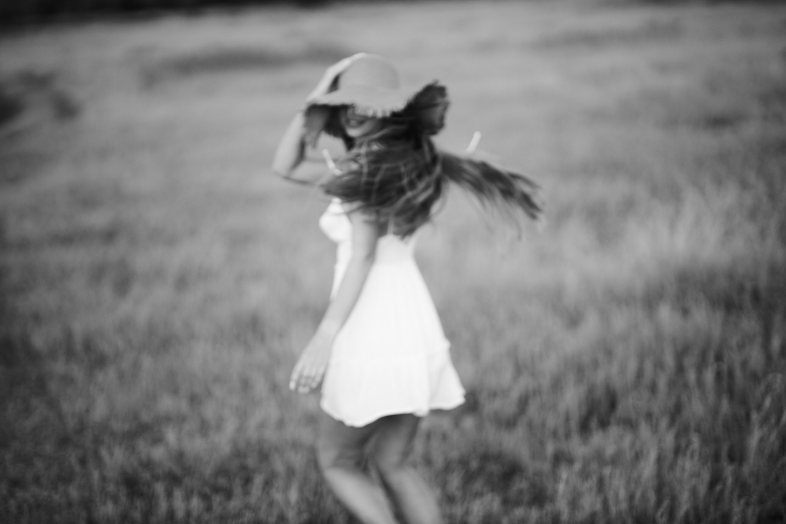 Фотоссесия в поле. Фотограф Максим Маркелов