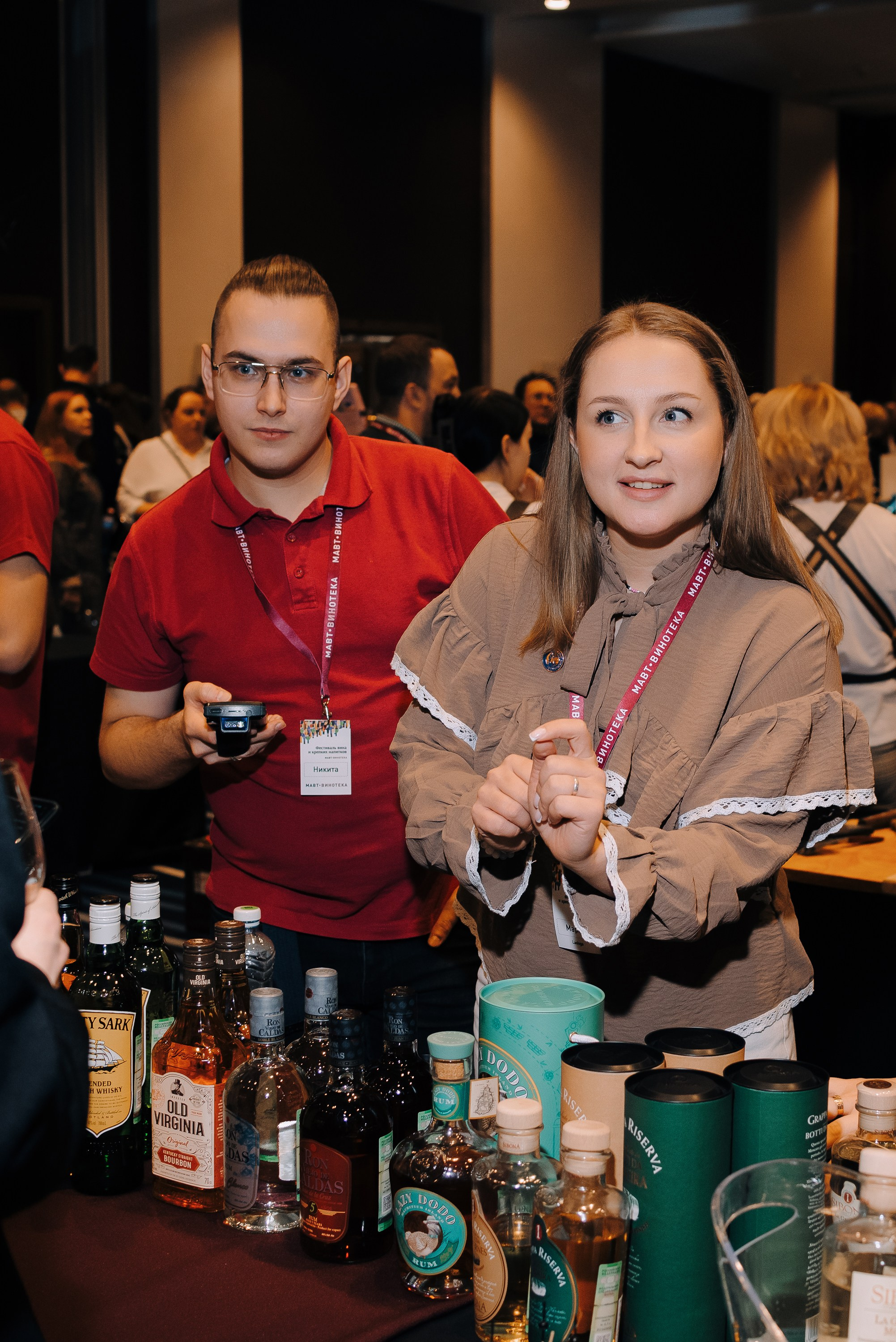 ФЕСТИВАЛЬ ВИНА И КРЕПКИХ НАПИТКОВ МАВТ-ВИНОТЕКА. Репортажный фотограф Зуев Роман г. Челябинск