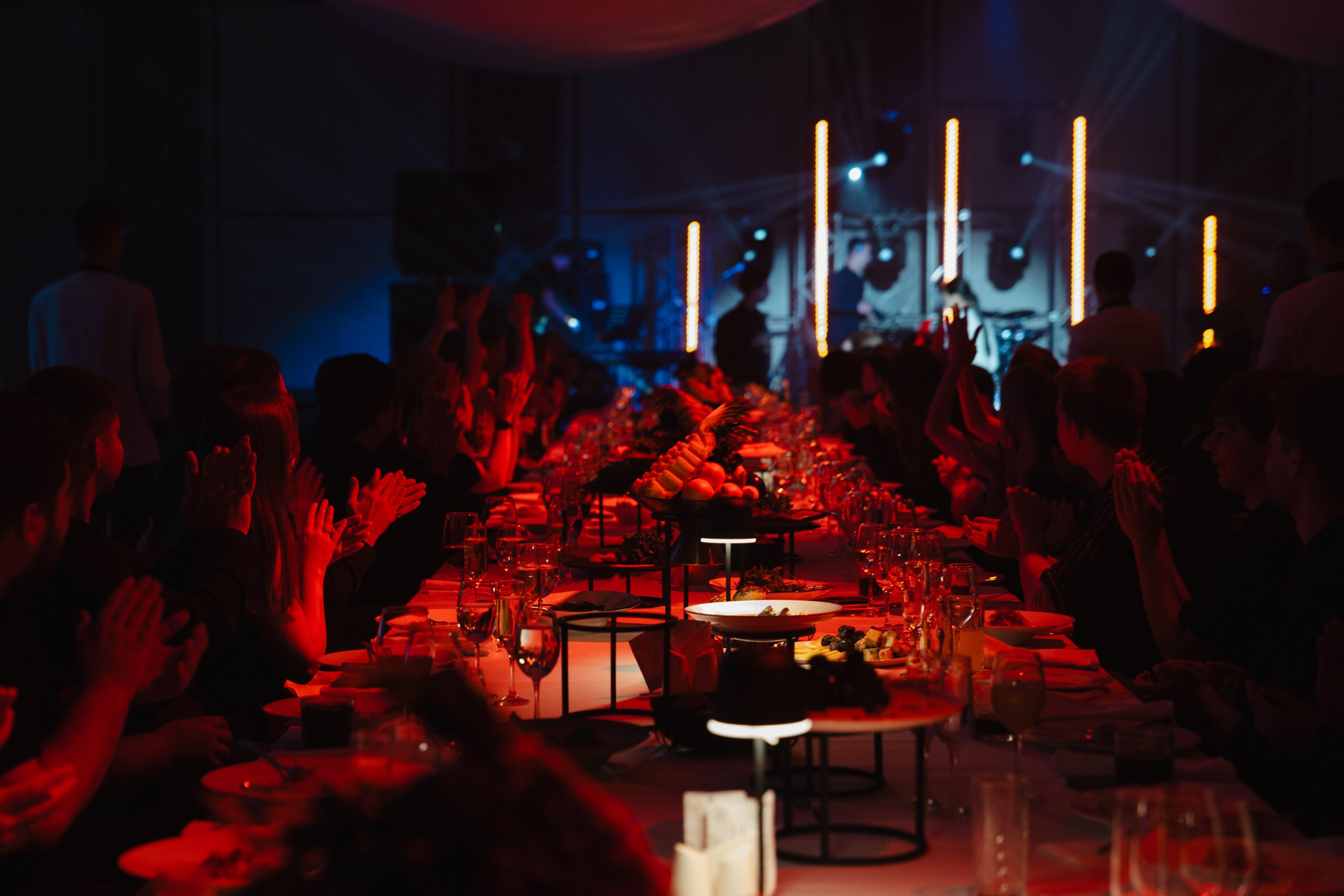 Здравствуйте! Я свадебный фотограф из Ульяновска, работаю в том числе по всей России и с выездом за границу. Снимаю свадьбы, lovestory, корпоративы, светский репортаж. Провожу обучение по фотографии, мастер-классы и воркшопы для других фотографов.