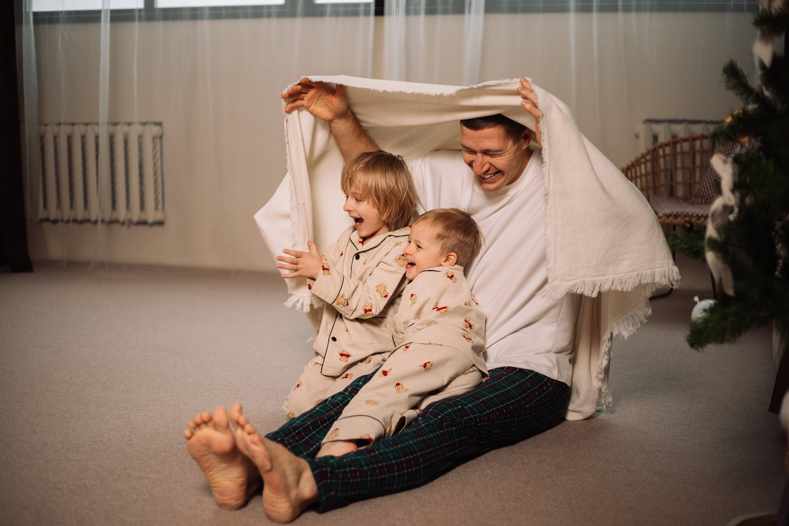 Семейная фотосессия в студии/дома