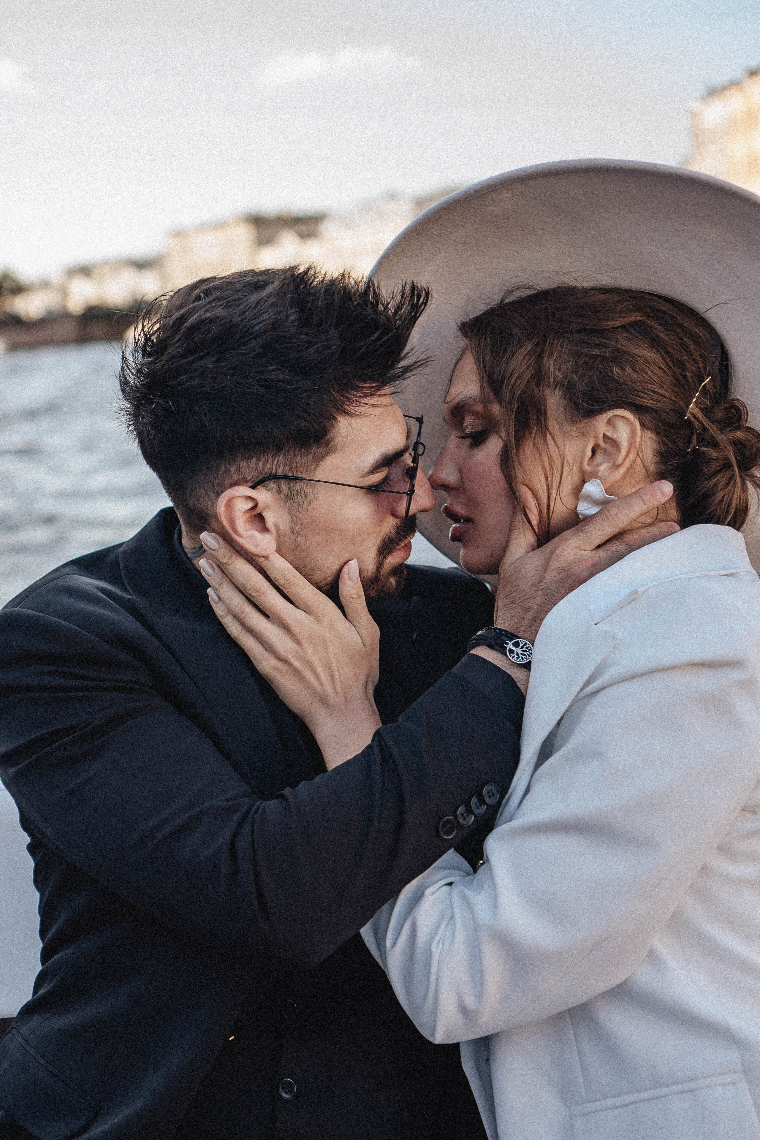 СВАДЕНБНАЯ СЬЕМКА НА КАТЕРЕ ПО КАНАЛАМ САНКТ-ПЕТЕРБУРГА И В АКВАТОРИИ НЕВЫ. Профессиональный фотограф, Санкт-Петербург — Виктория Богомолова