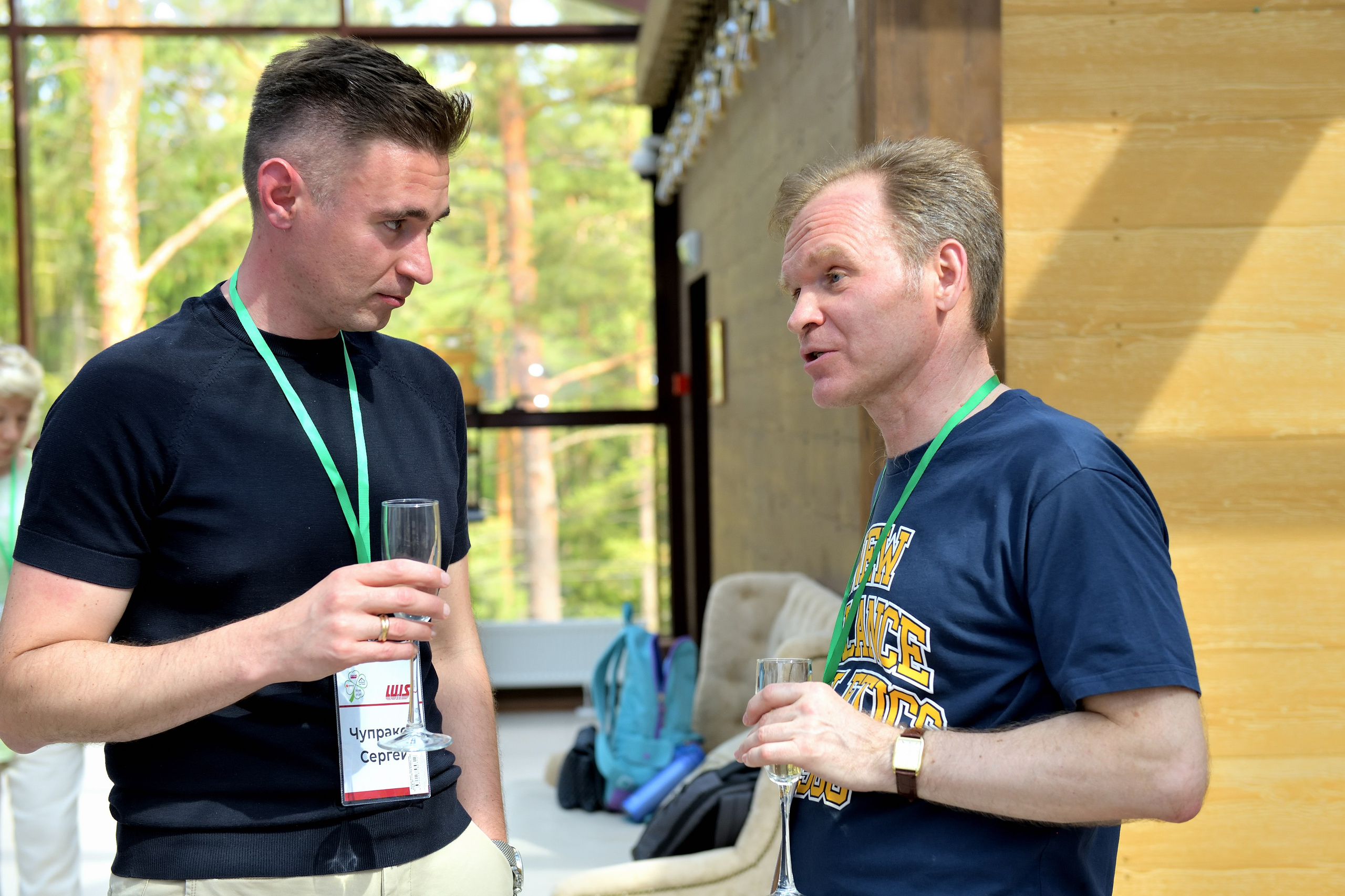 "Обсуждение идей на бизнес-встрече клиентов".