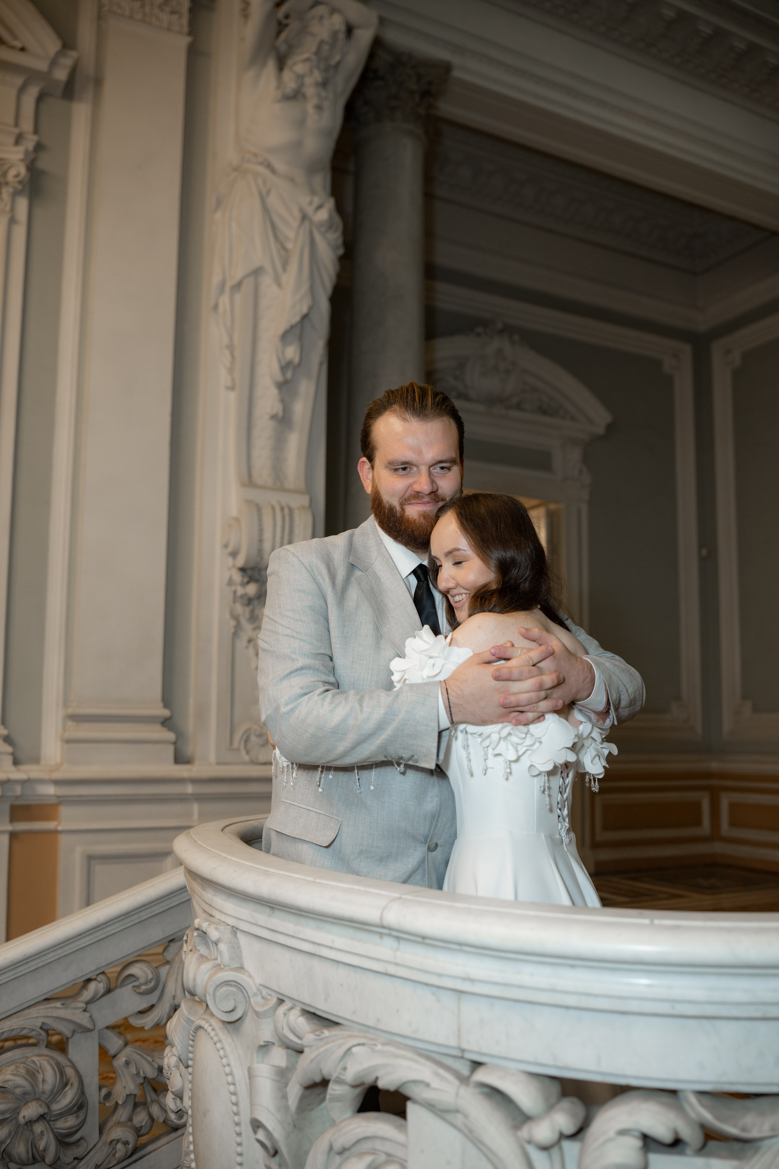 Свадебная фотосессия в Эрмитаже. Свадебный фотограф Александр Невский в Санкт-Петербурге