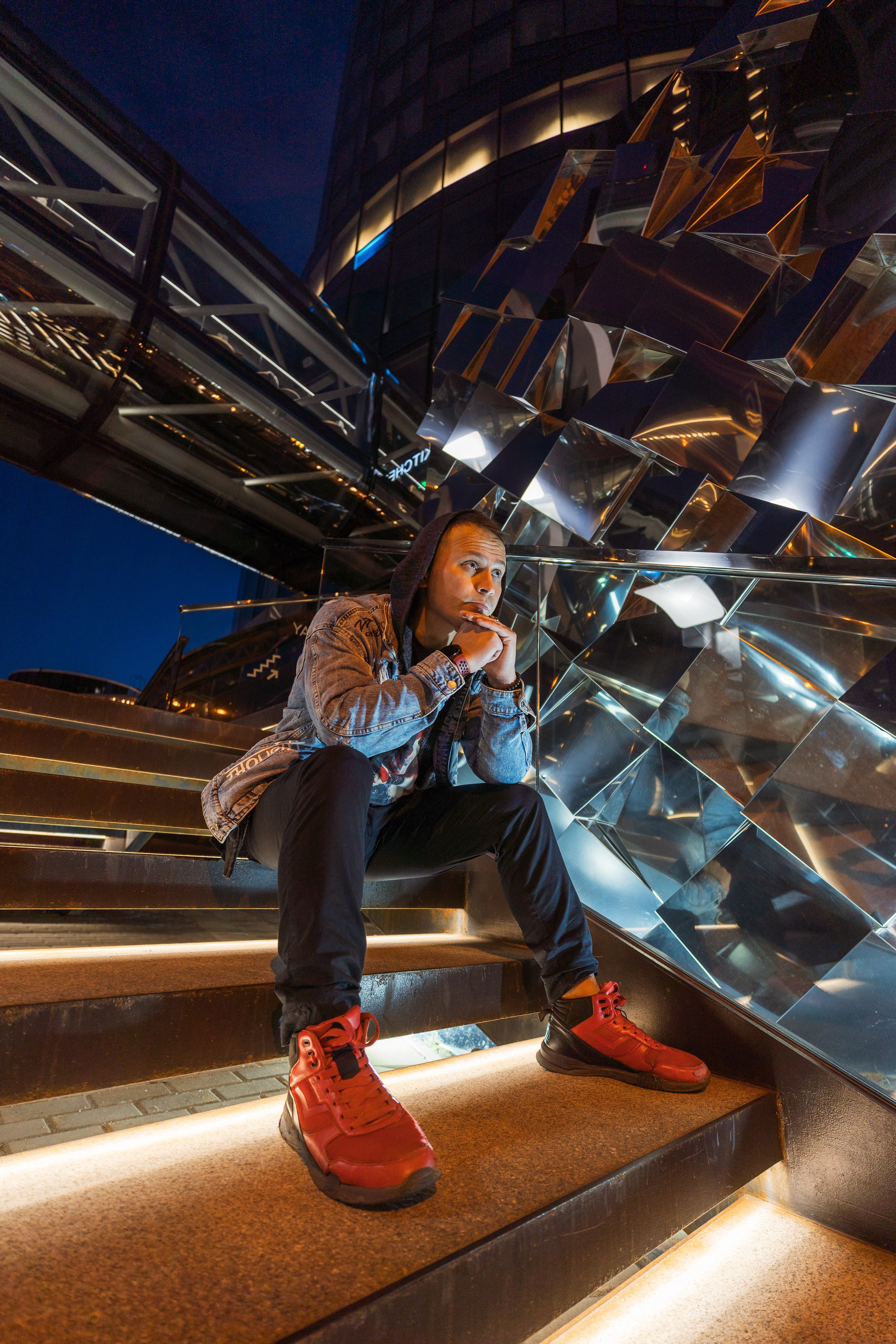 Кирилл и ночной Екатеринбург. Портретный, репортажный и свадебный фотограф в Екатеринбурге Денис Южаков