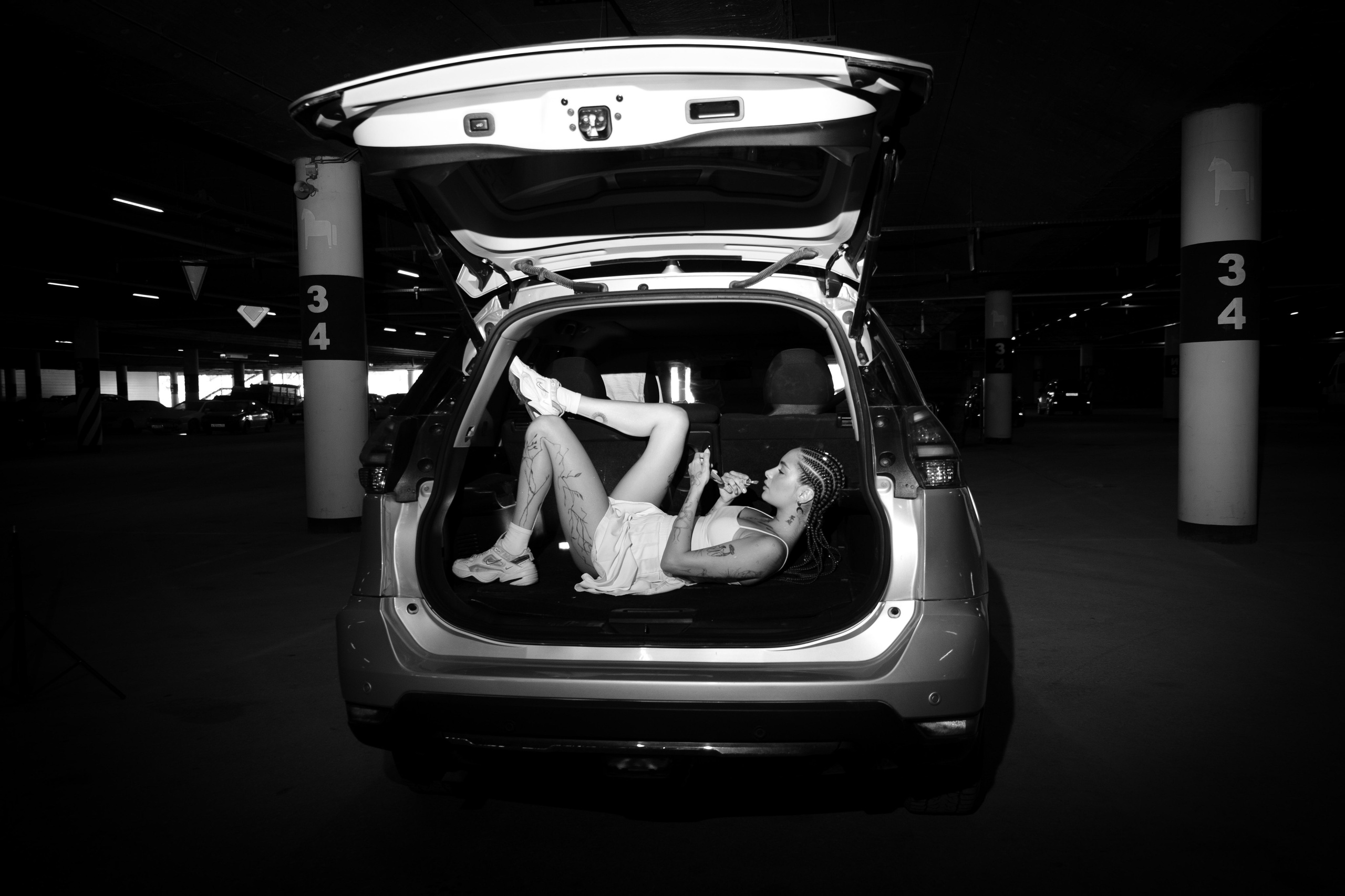 На парковке. Женский фотограф в Новосибирске Вячеслав Семакин