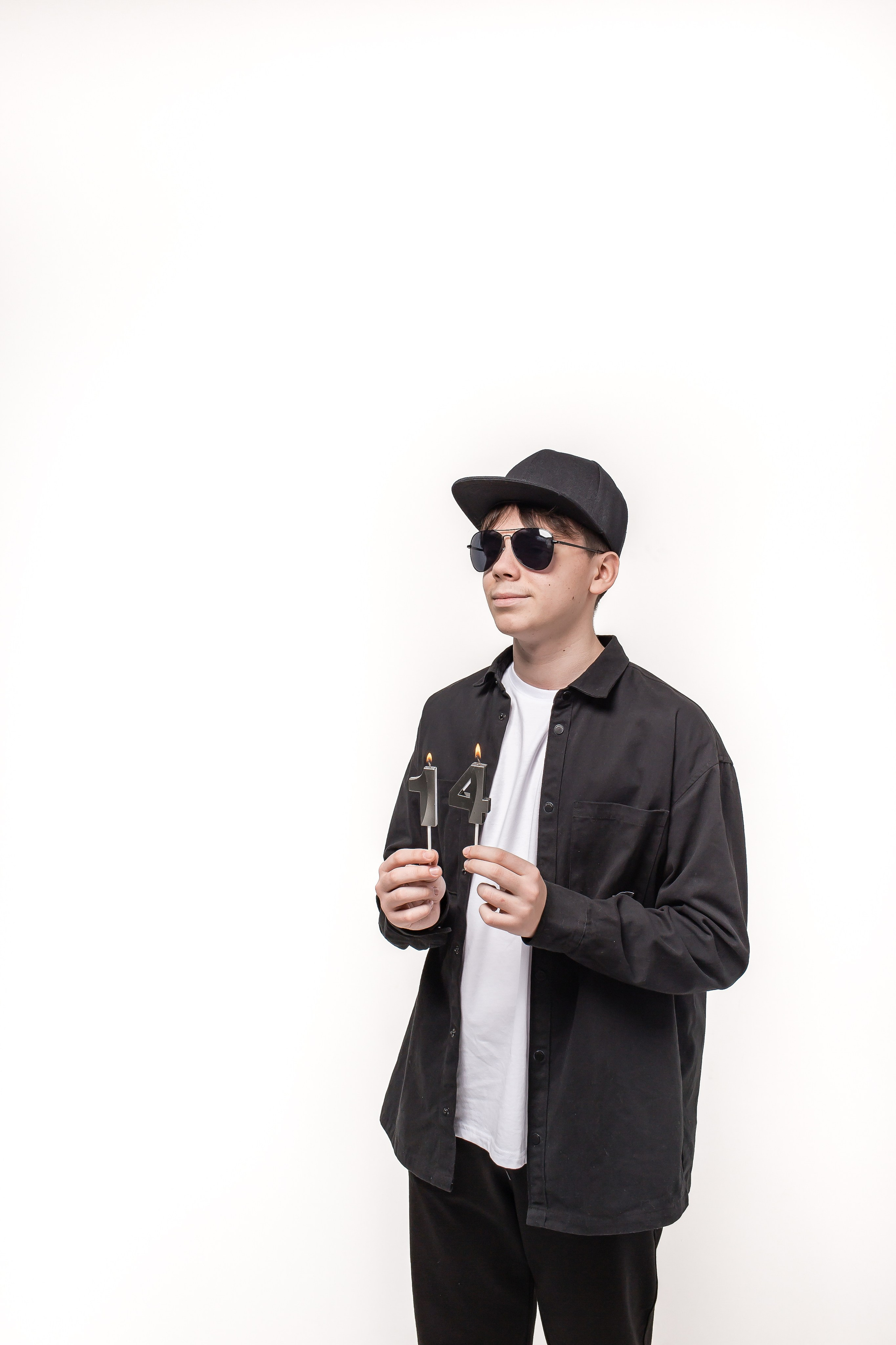 День рождение от 4 до 18 лет (на белом фоне). Детский семейный фотограф на первый годик город Новосибирск Дымова Светлана пакеты всё включено 1-3 года