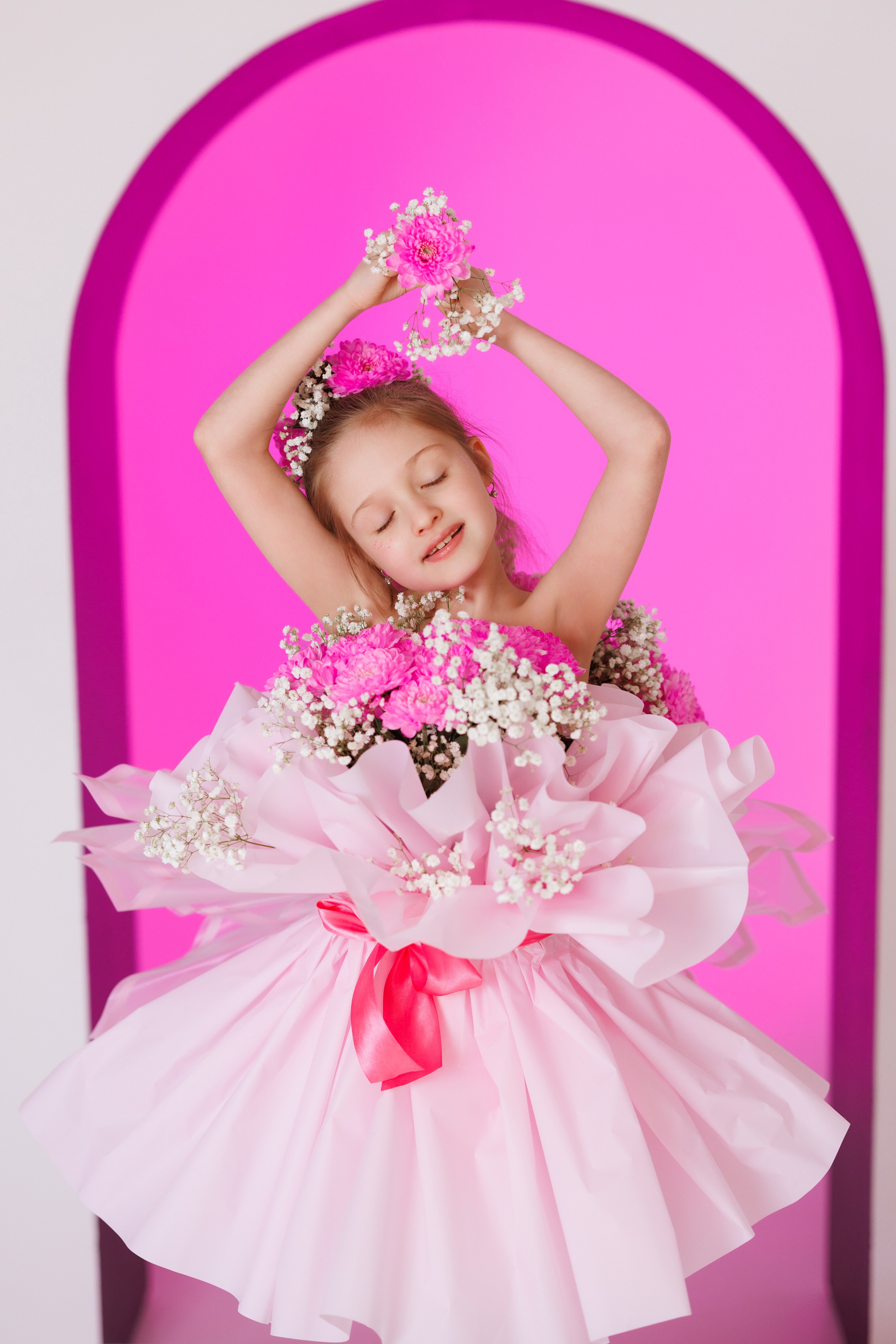 Фотосессия для девочек в форме букета с живыми цветами. Семейный и детский фотограф в Краснодаре Анна Трашкова