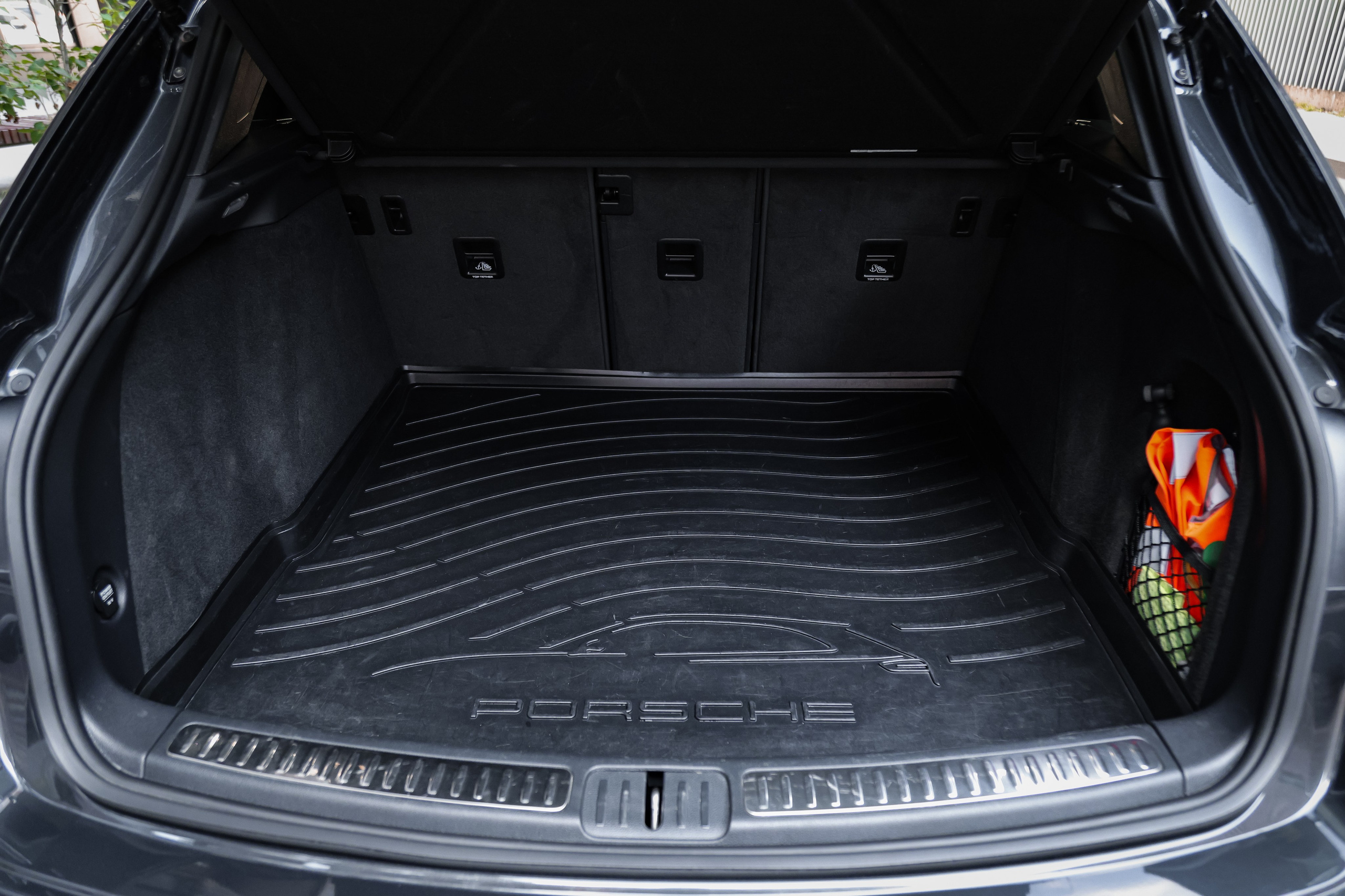 2020 PORSCHE MACAN. Mixturecaptures