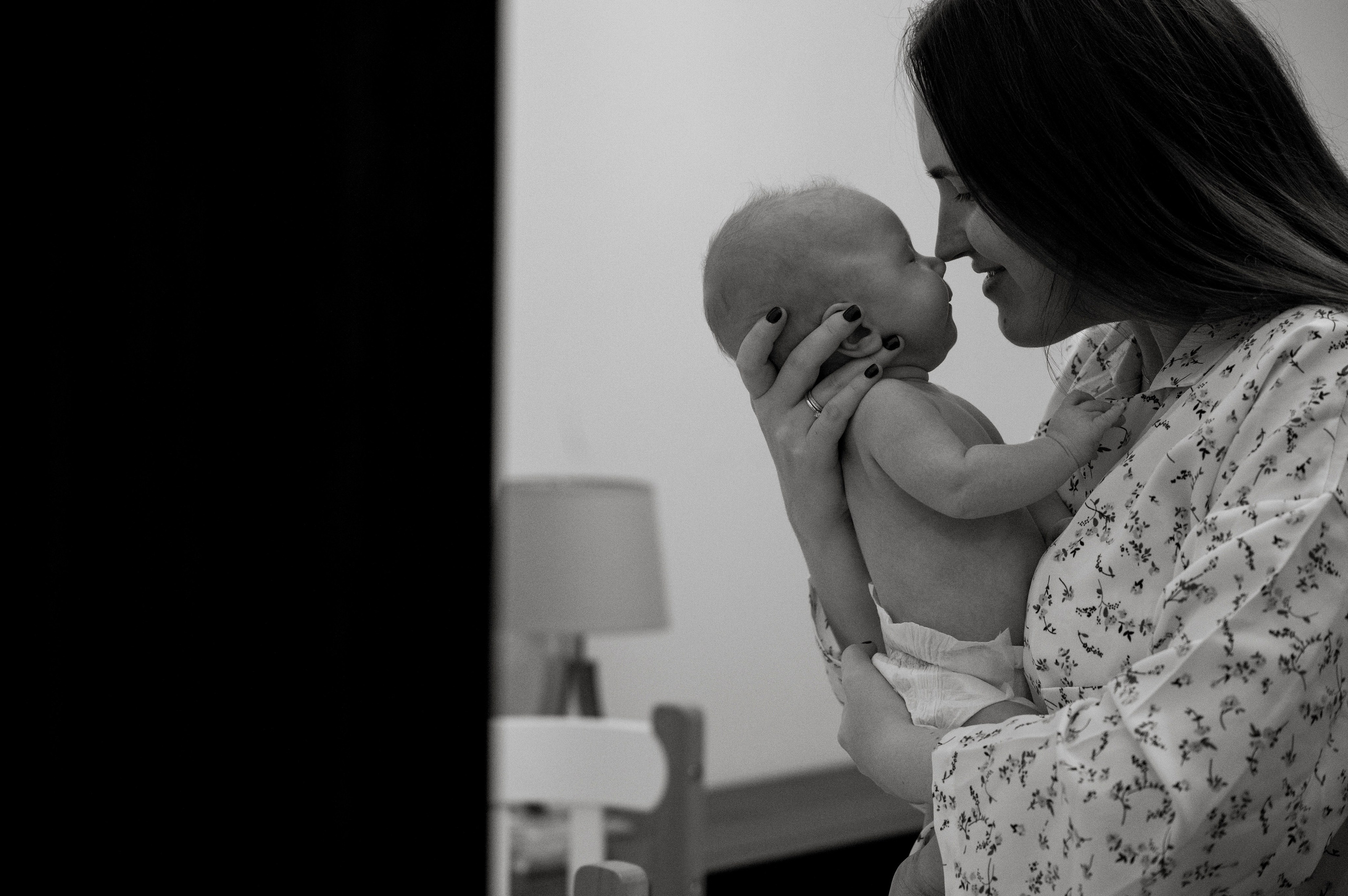 Семейная домашняя фотосессия. Профессиональный фотограф беременности в СПБ. Стильные фотосессии беременности в стиле минимализм и классическая фотография