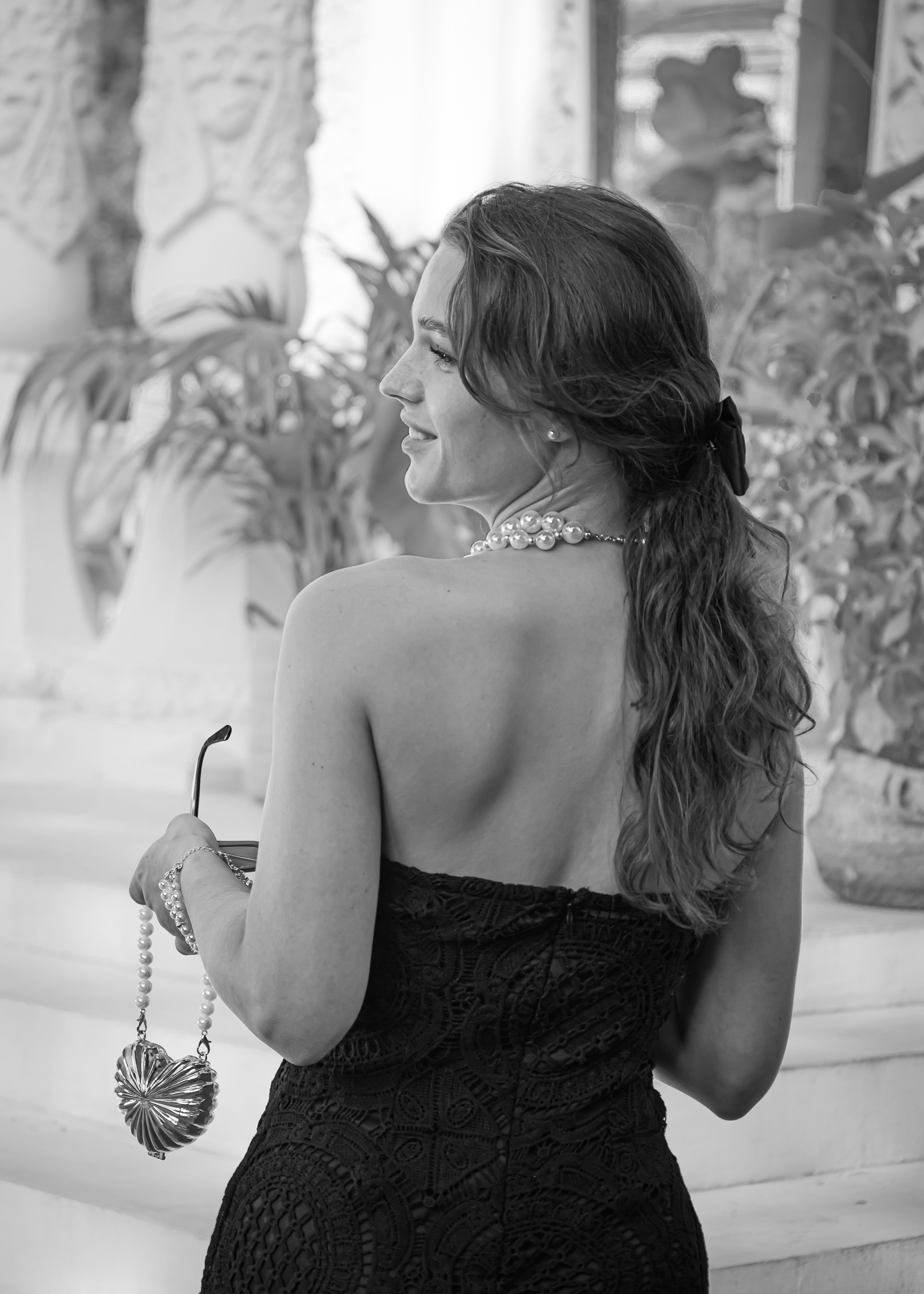 Нежный портрет с плечевого ракурса, классическая женская фотосессия • фотограф Карасёва Елена