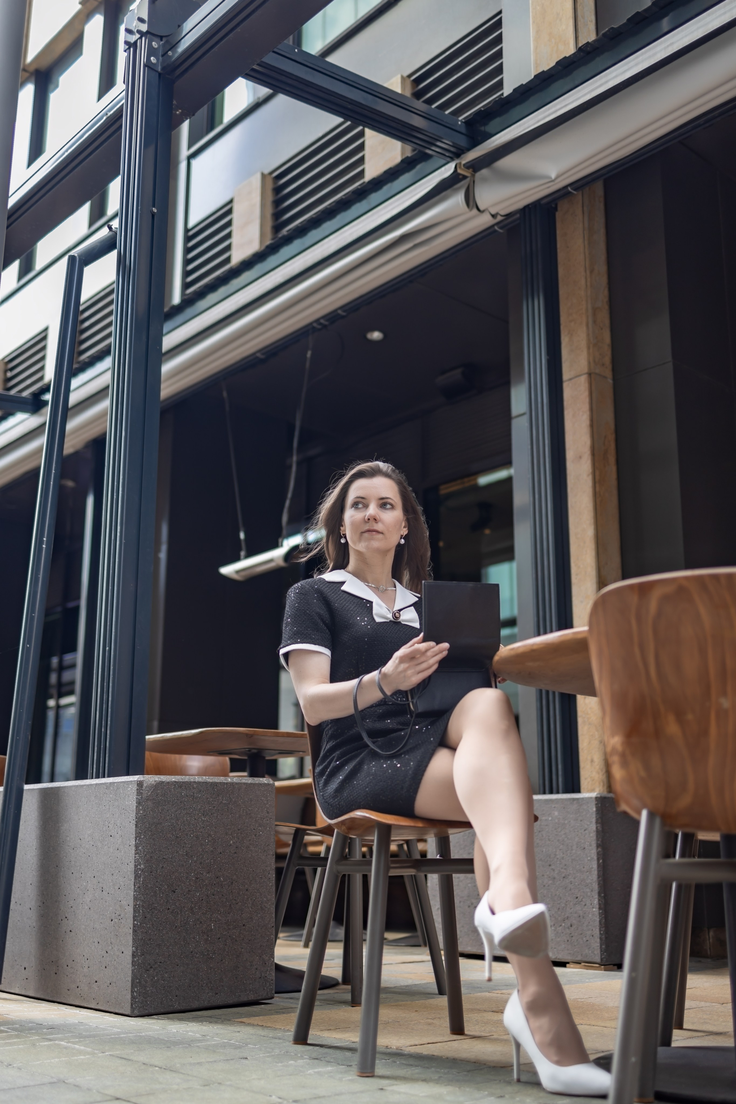 Бизнес стиль на Белой площади. Модель Ирина. Репортажный, семейный и студийный фотограф в Москве Демин Алексей